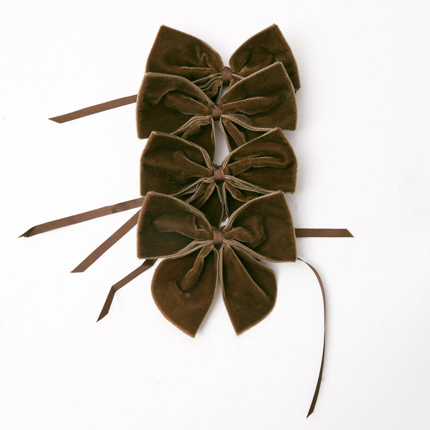 http://www.mrsalice.com/cdn/shop/files/chocolate-brown-napkin-bows-set-of-4-mrs-alice-1_6d77cc89-90a0-43a1-a49b-3bc3e856ee21.jpg?v=1699978492