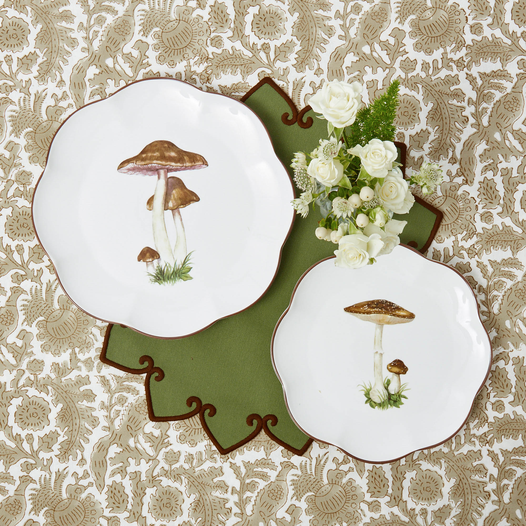 Scalloped Mushroom Starter Plate (Brown)