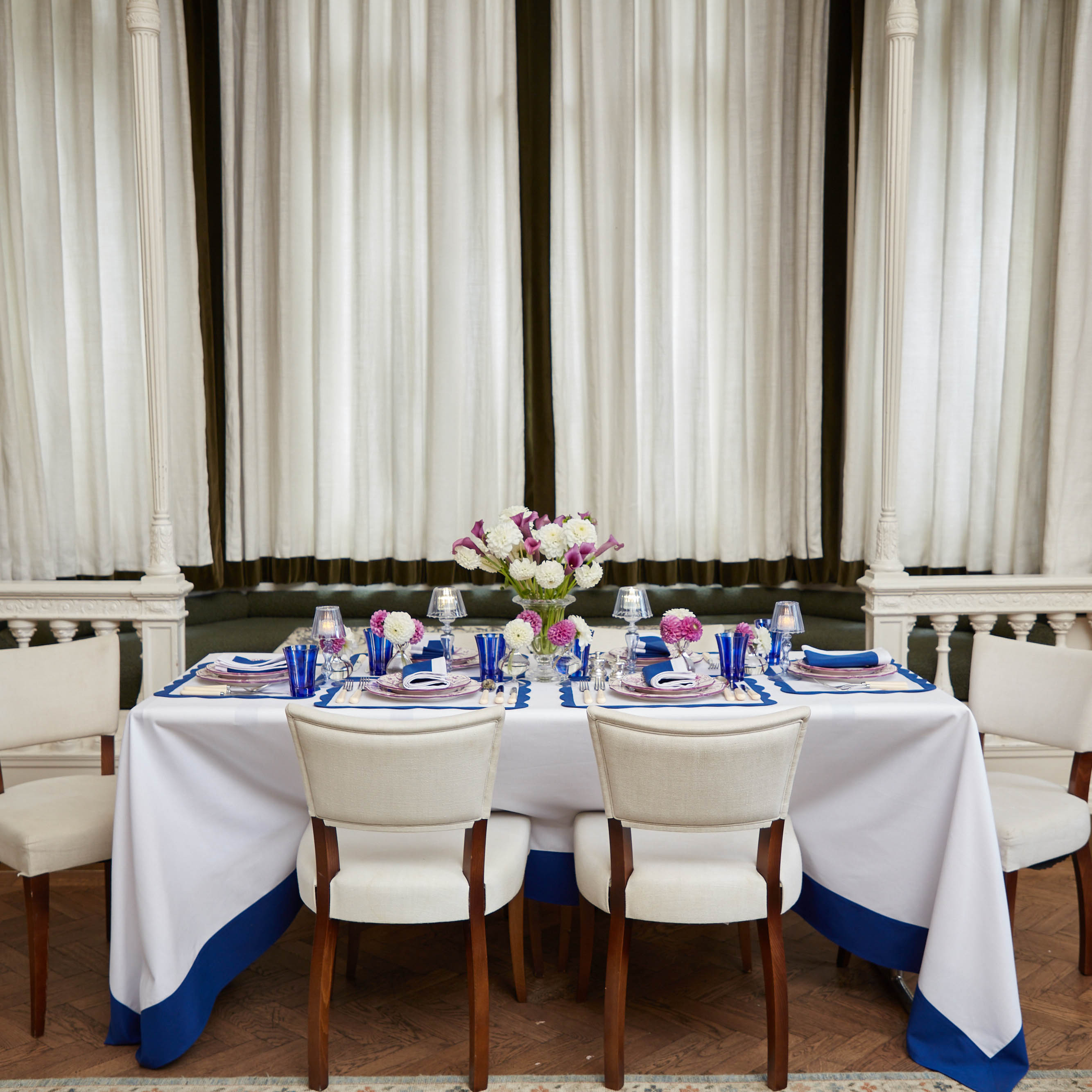 Set of 4 elegant glasses designed in Royal Blue Positano style.