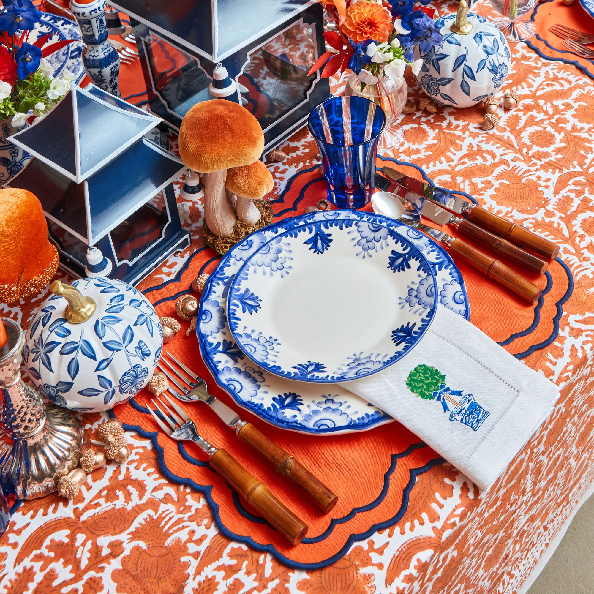 https://www.mrsalice.com/cdn/shop/files/Chinoiserie-Pumpkin-Orange-Pheasant-Table-61_23557ecb-f368-4f9e-b43f-929d70032ffa.jpg?v=1695911989