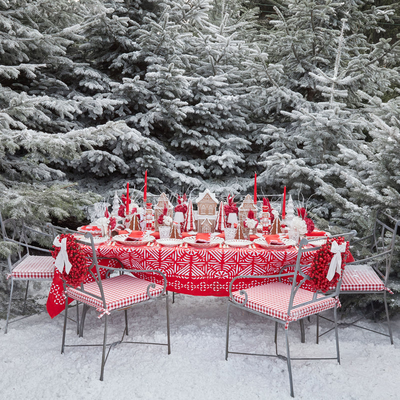 Christmas Red Toile Scalloped Cloth Napkins (Set of 4)  Moment & Co  Tablescapes and Hosting — Moment & Company Tablescapes