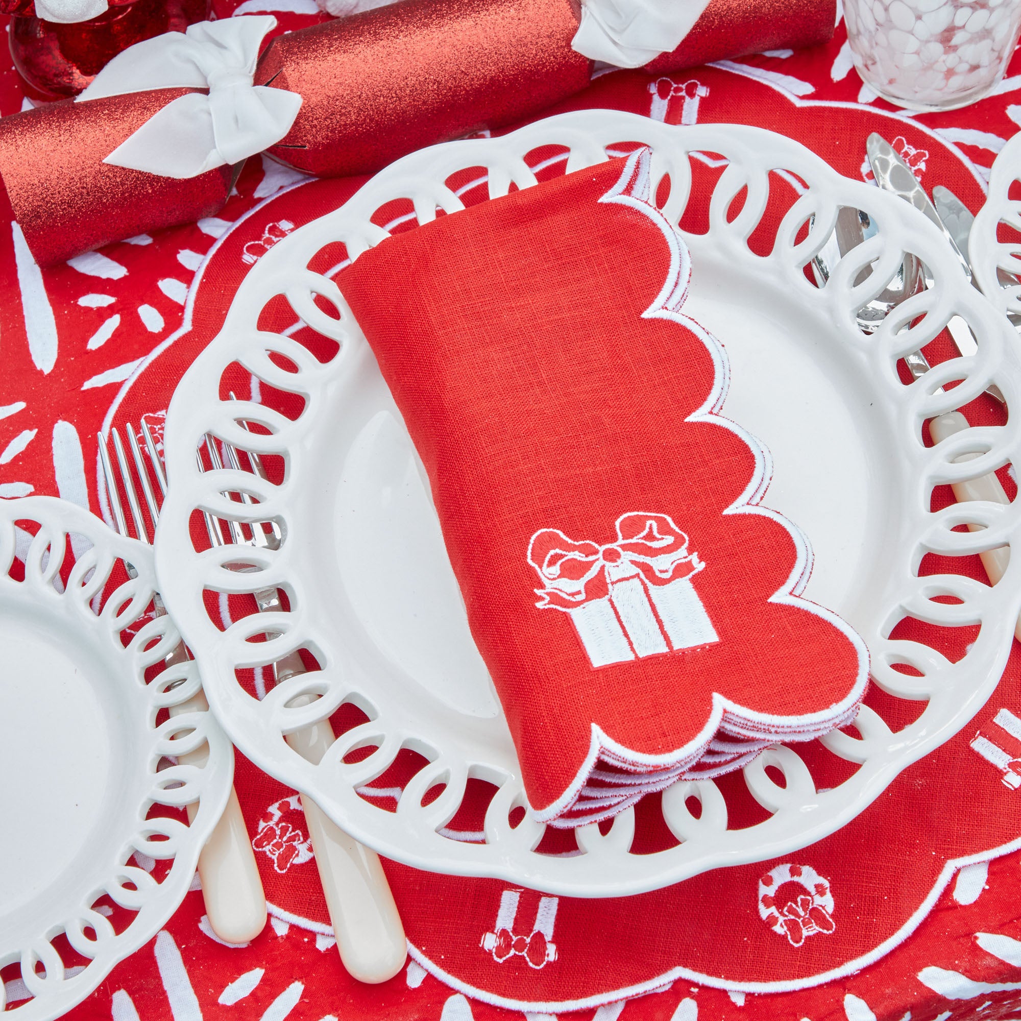 Red Berry White Linen Placemats (Set of 4) – Mrs. Alice