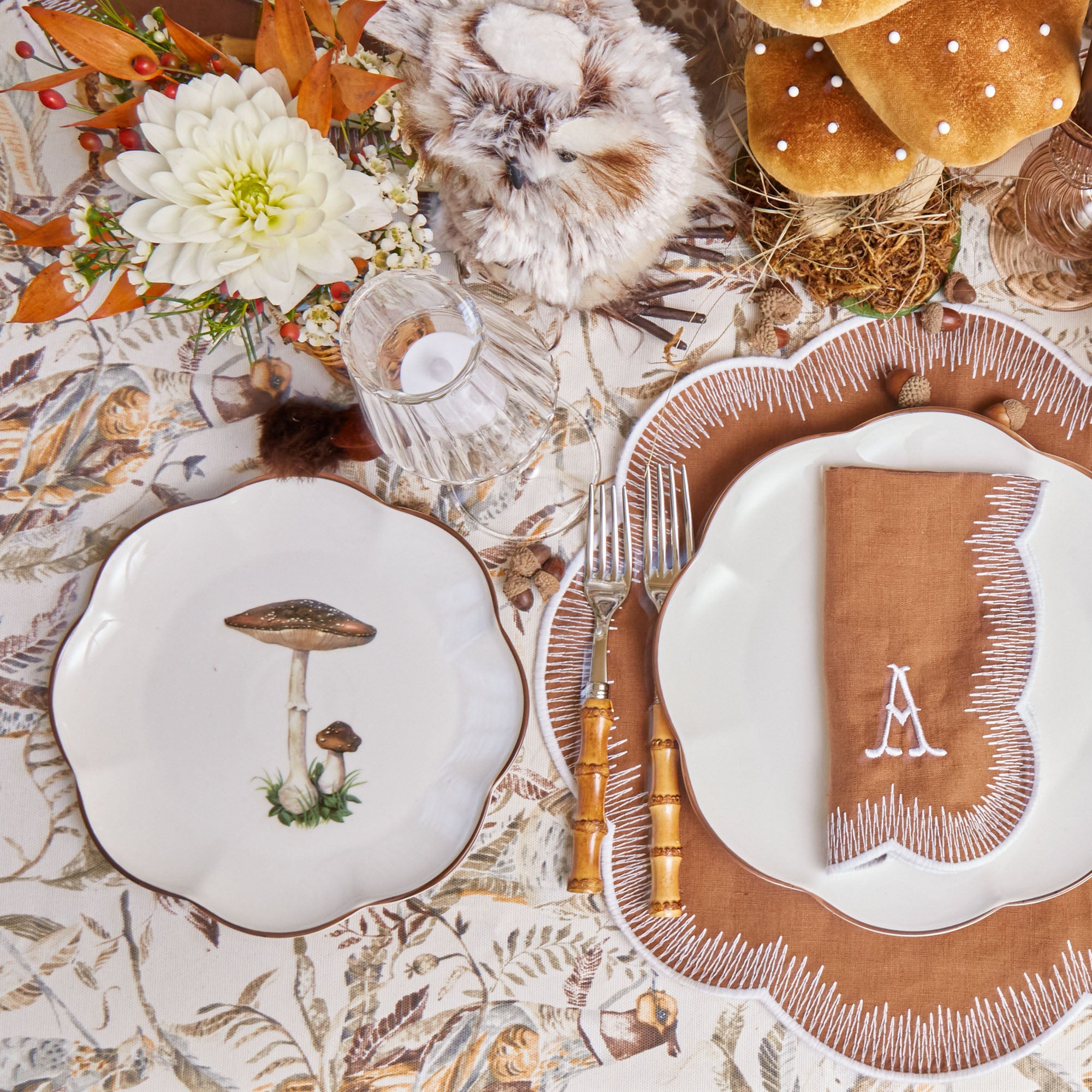 Crafted for both beauty and functionality, these Scalloped Mushroom Starter Plates are a delightful addition to your tableware collection (Set of 28).