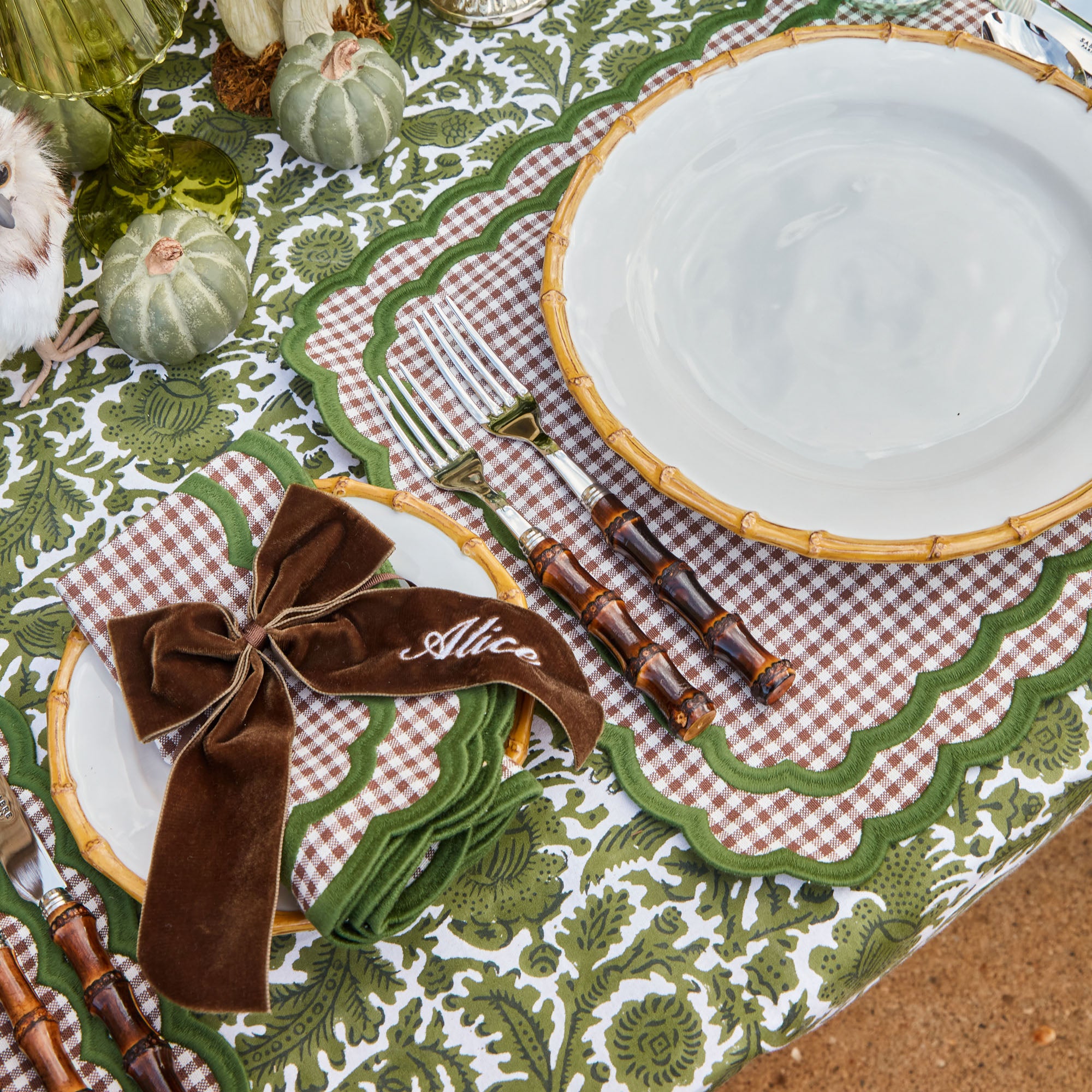 Harmonious balance of elegance and eco-consciousness: Nancy Bamboo Dinner Plate elevates your dining aesthetics sustainably.