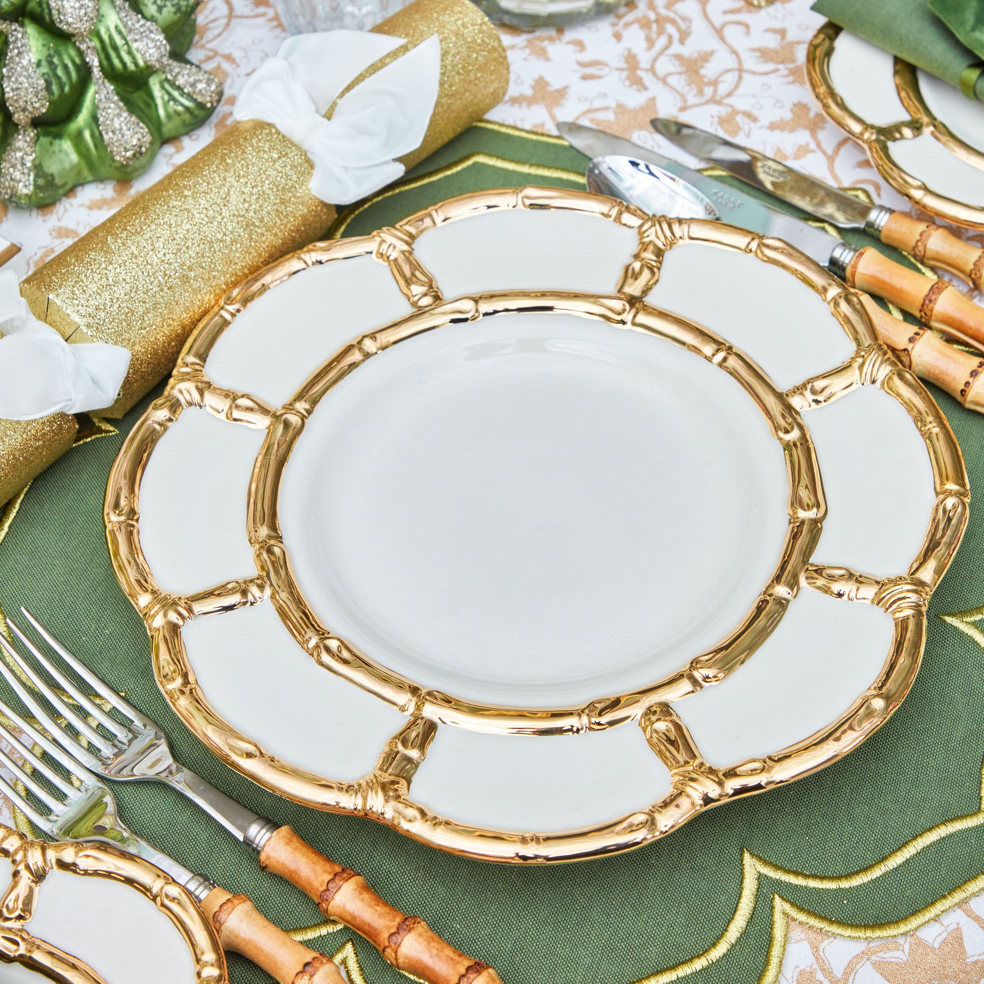 Elevate your dining ambiance with the timeless beauty of gold petal adornments, courtesy of the Gold Petal Bamboo Ceramic Dinner Plate, perfect for exuding a sense of refinement and opulence.