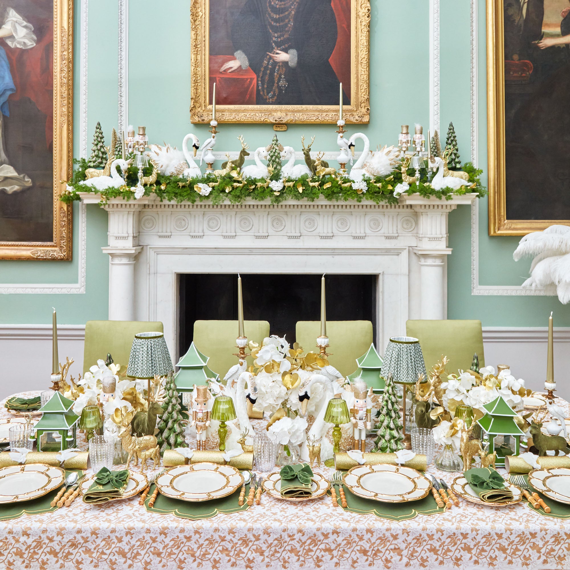 Turn your dining table into a canvas of opulence with the Gold Petal Bamboo Ceramic Dinner Plate, featuring a design that adds an element of elegance and a touch of gold petal adornments.