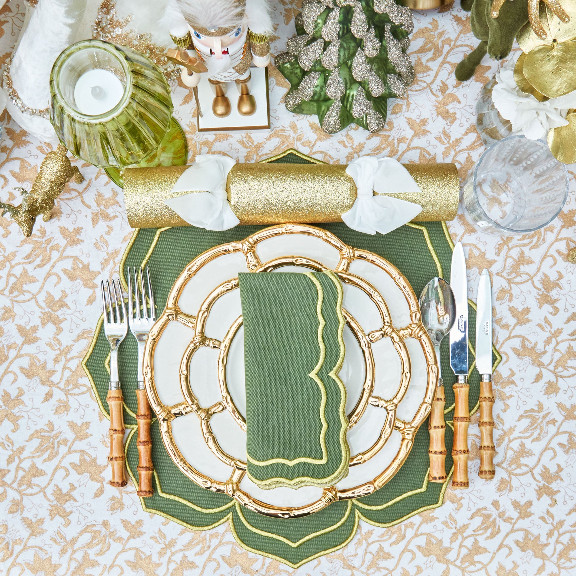 Gold Floral Pattern Placemat & Napkin Set for Elegant Dinner