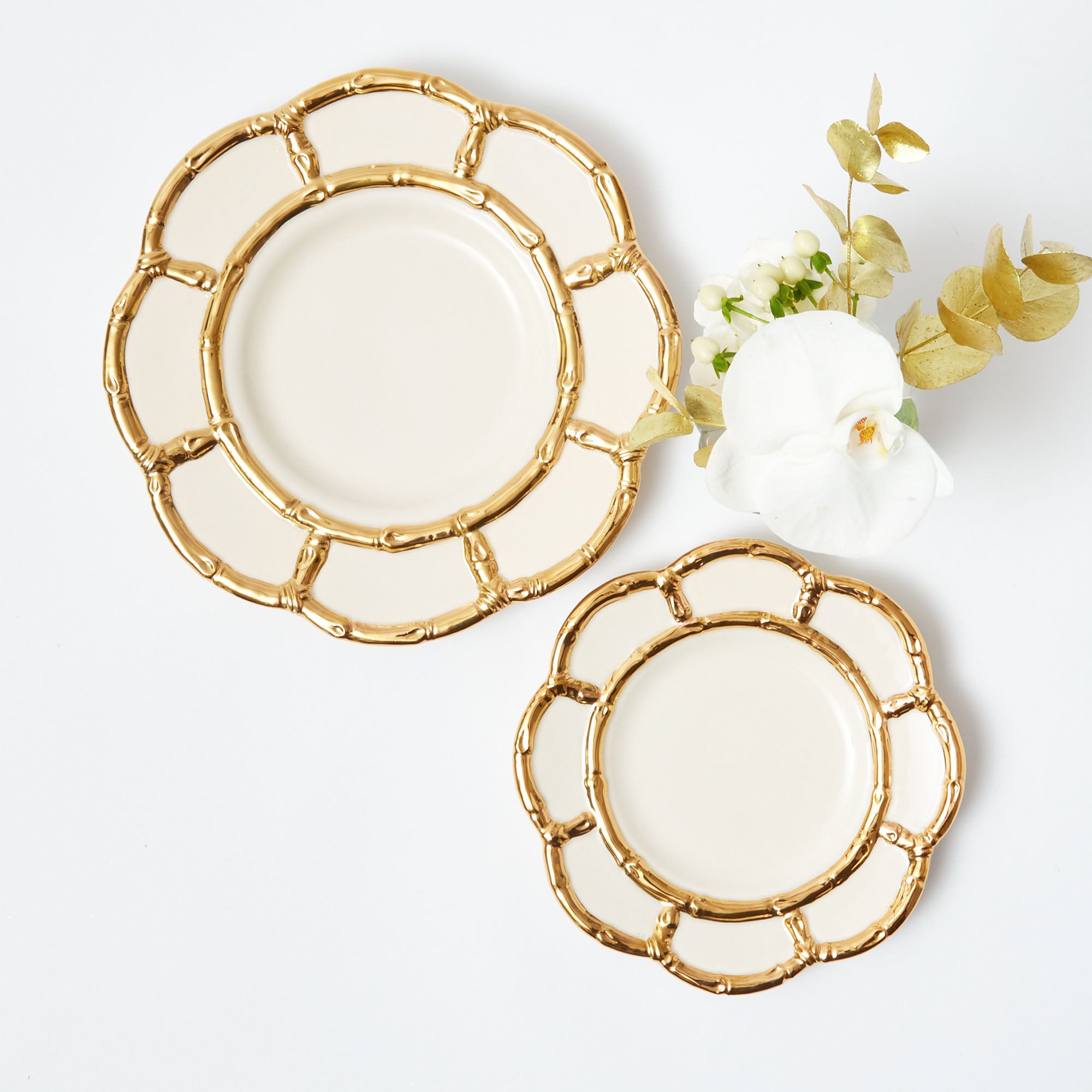 Impress your guests with these stunning Gold Petal Bamboo Starter Plates.