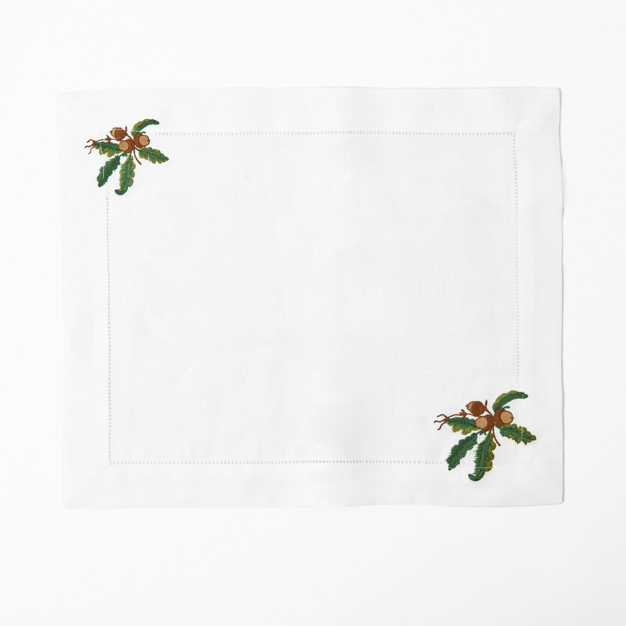 https://www.mrsalice.com/cdn/shop/files/acorn-white-linen-linens-1.jpg?v=1696365874