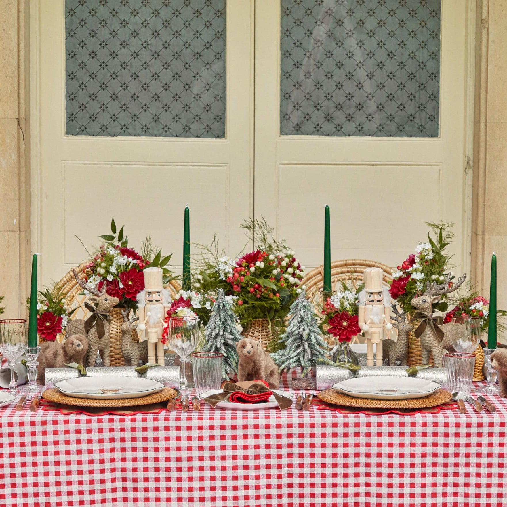 Create a cozy and inviting holiday atmosphere with the Berry Red Gingham Tablecloth, perfect for setting the stage for heartwarming and festive dining experiences.