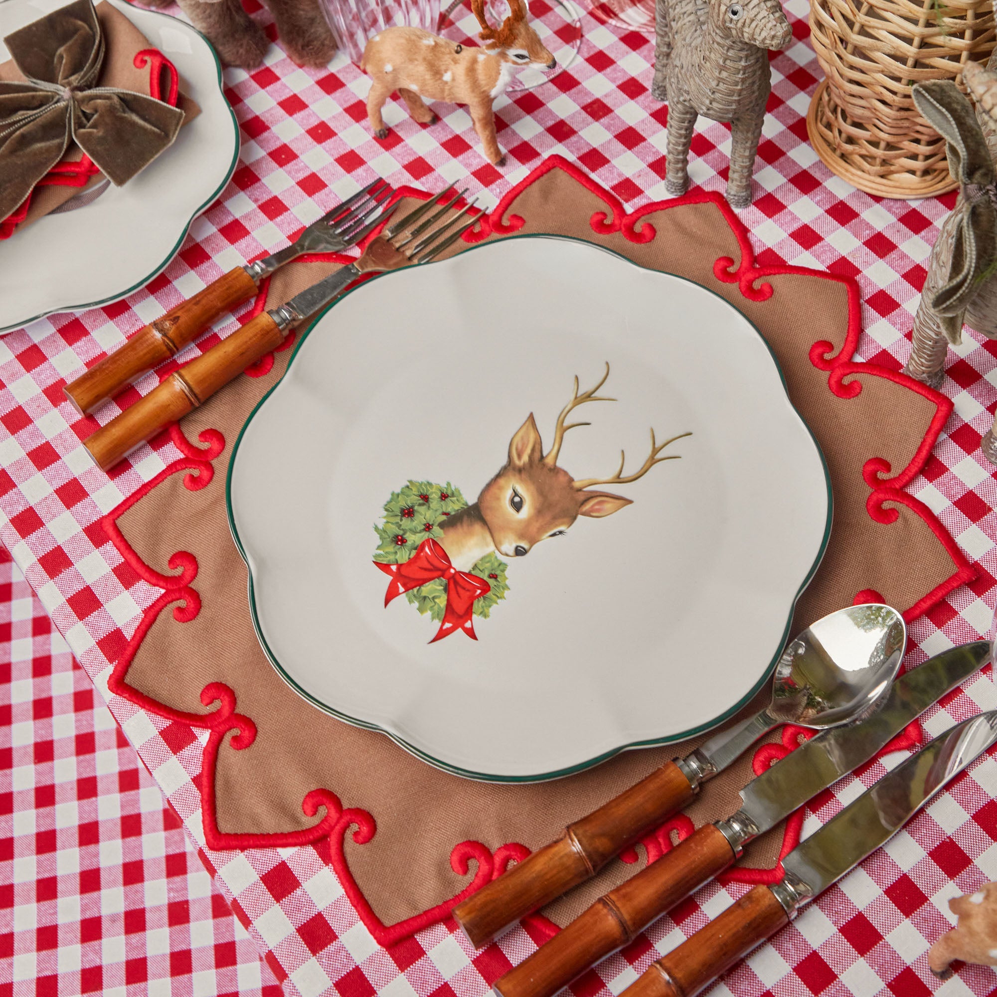 Impress your guests with the nostalgic and festive design of the Berry Red Gingham Tablecloth, a tablecloth that combines timeless style with a touch of holiday cheer.