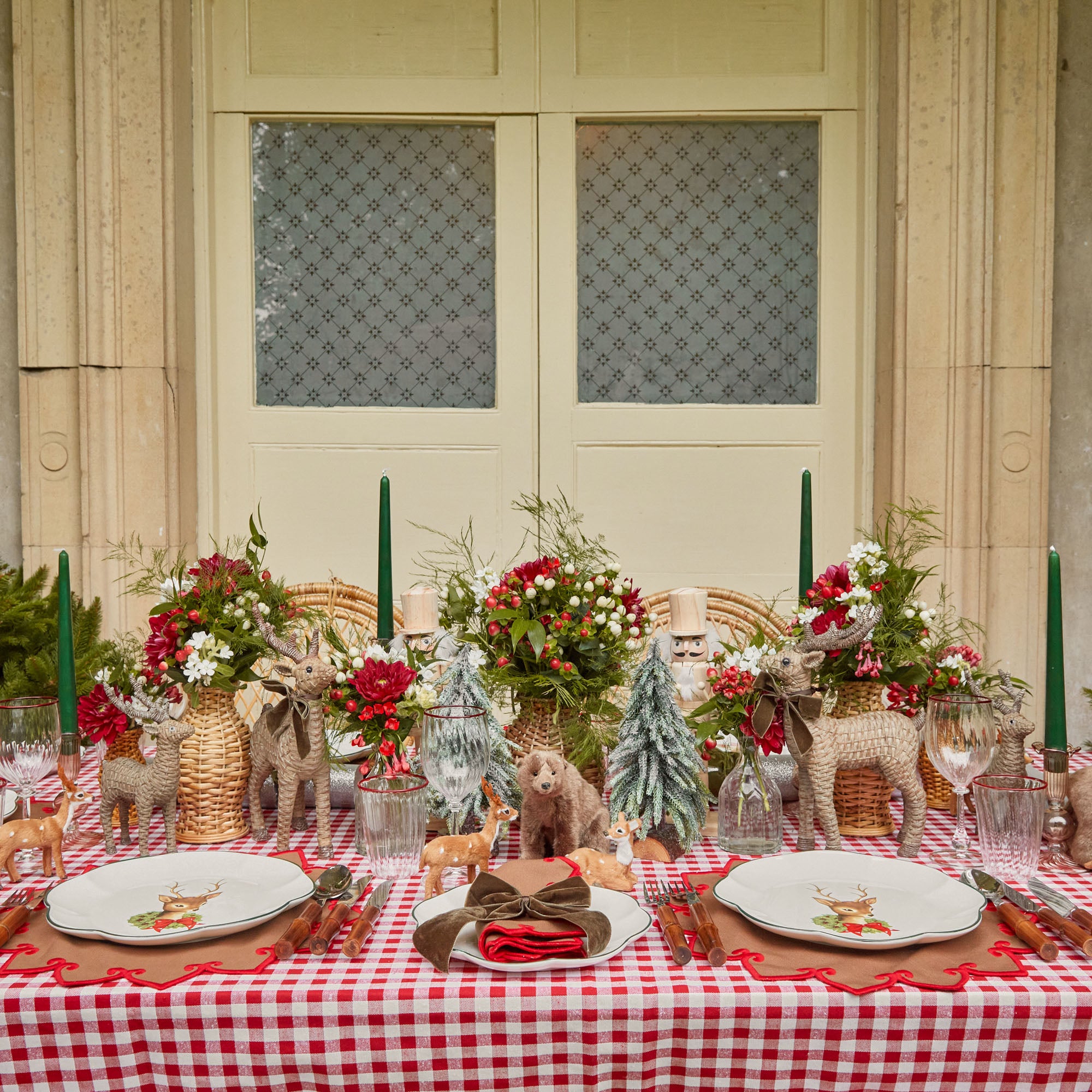 Celebrate the magic of the holidays with these charming Mini Rattan Reindeer.