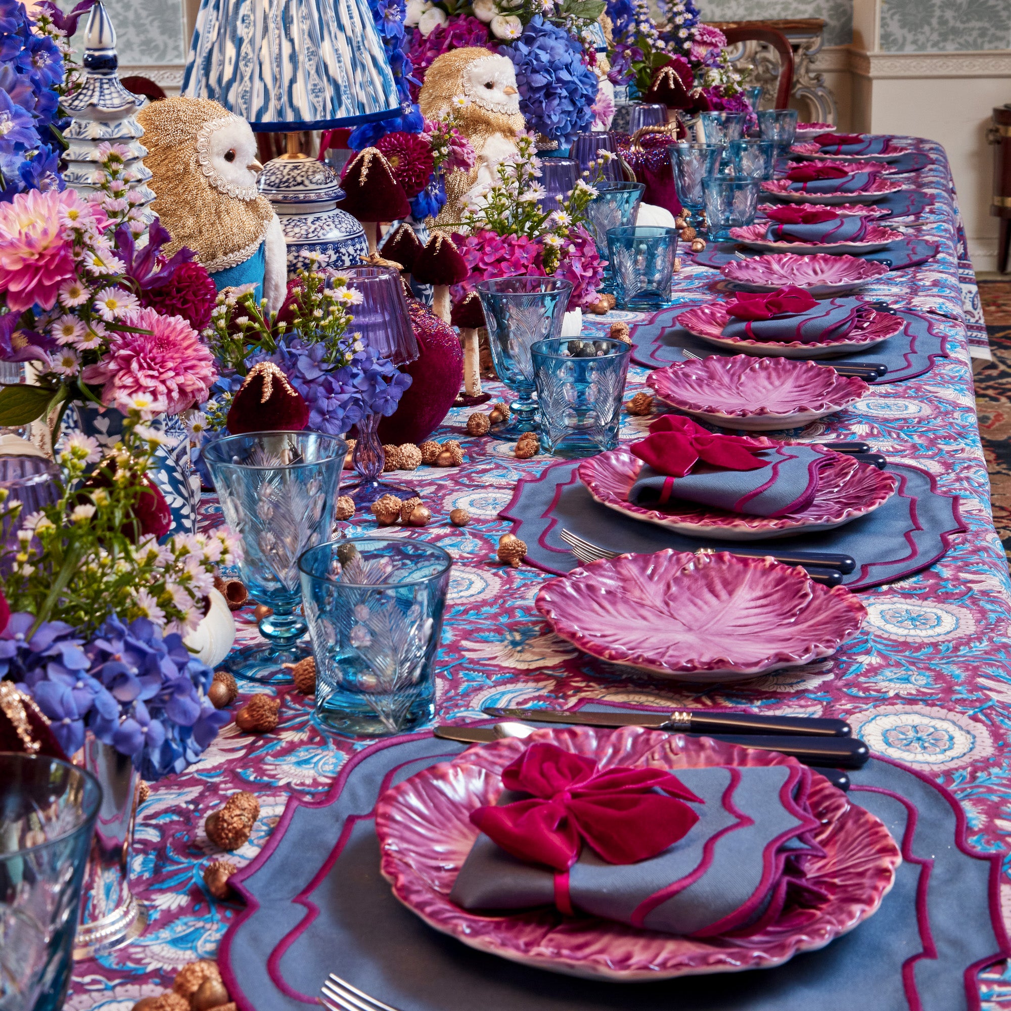 Chinoiserie Owl Tablescape