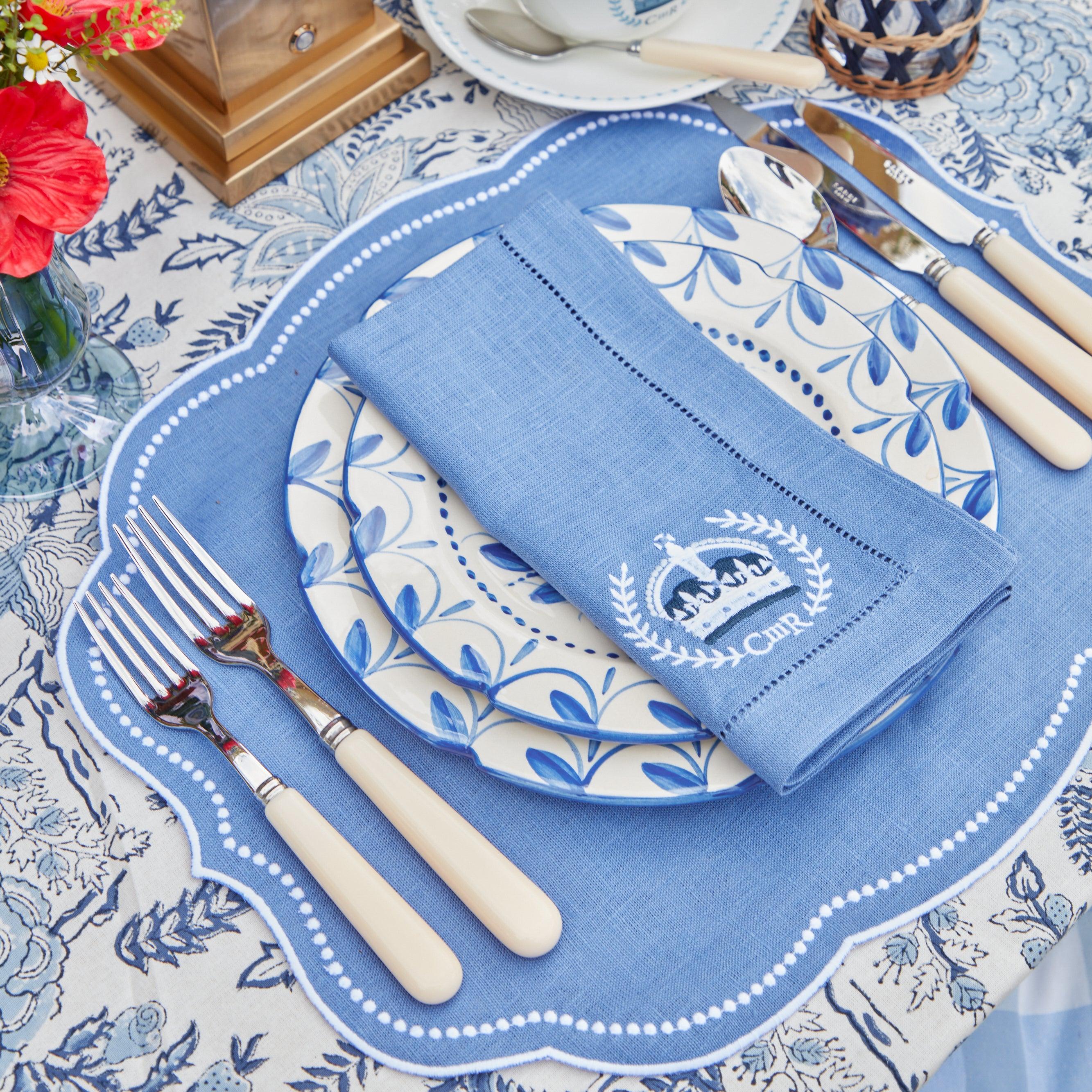 https://www.mrsalice.com/cdn/shop/files/coronation-blue-linen-napkins-set-of-4-mrs-alice-7_e2e24e24-68fc-410c-b296-08d04fb0586b.jpg?v=1689374474