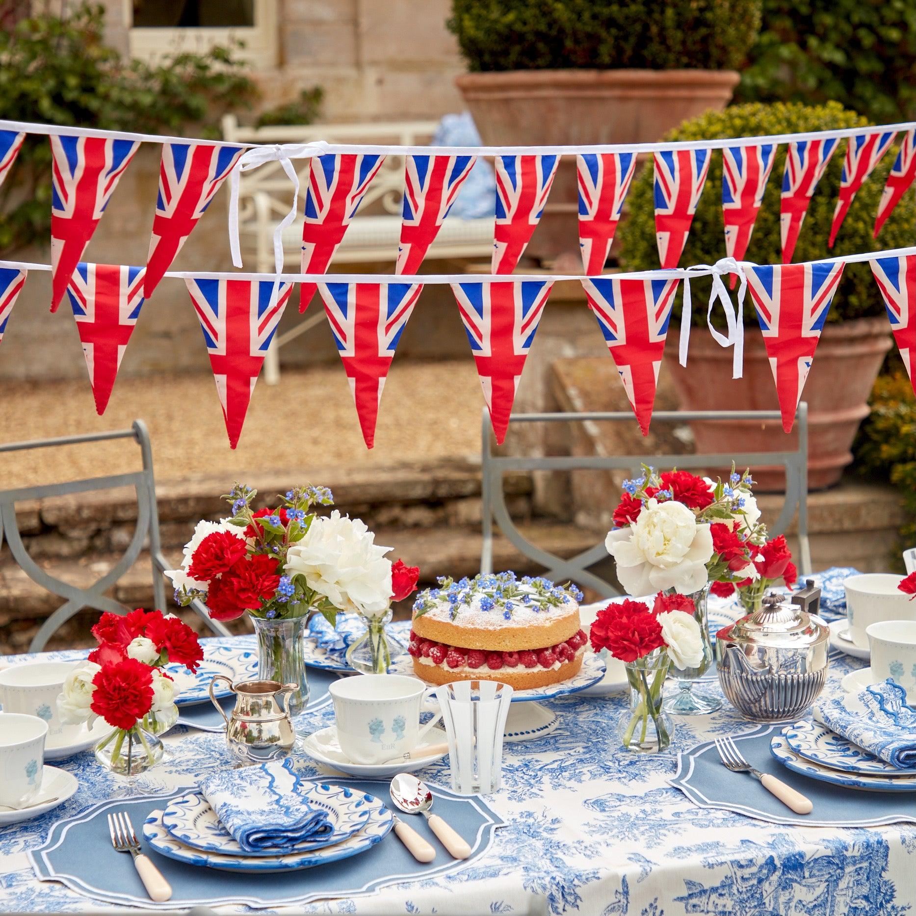 Alice in Wonderland Party Decorations Supplies 1st Birthday Girl Serves 10  Guests Tablecloth,Plates, Cake Plates