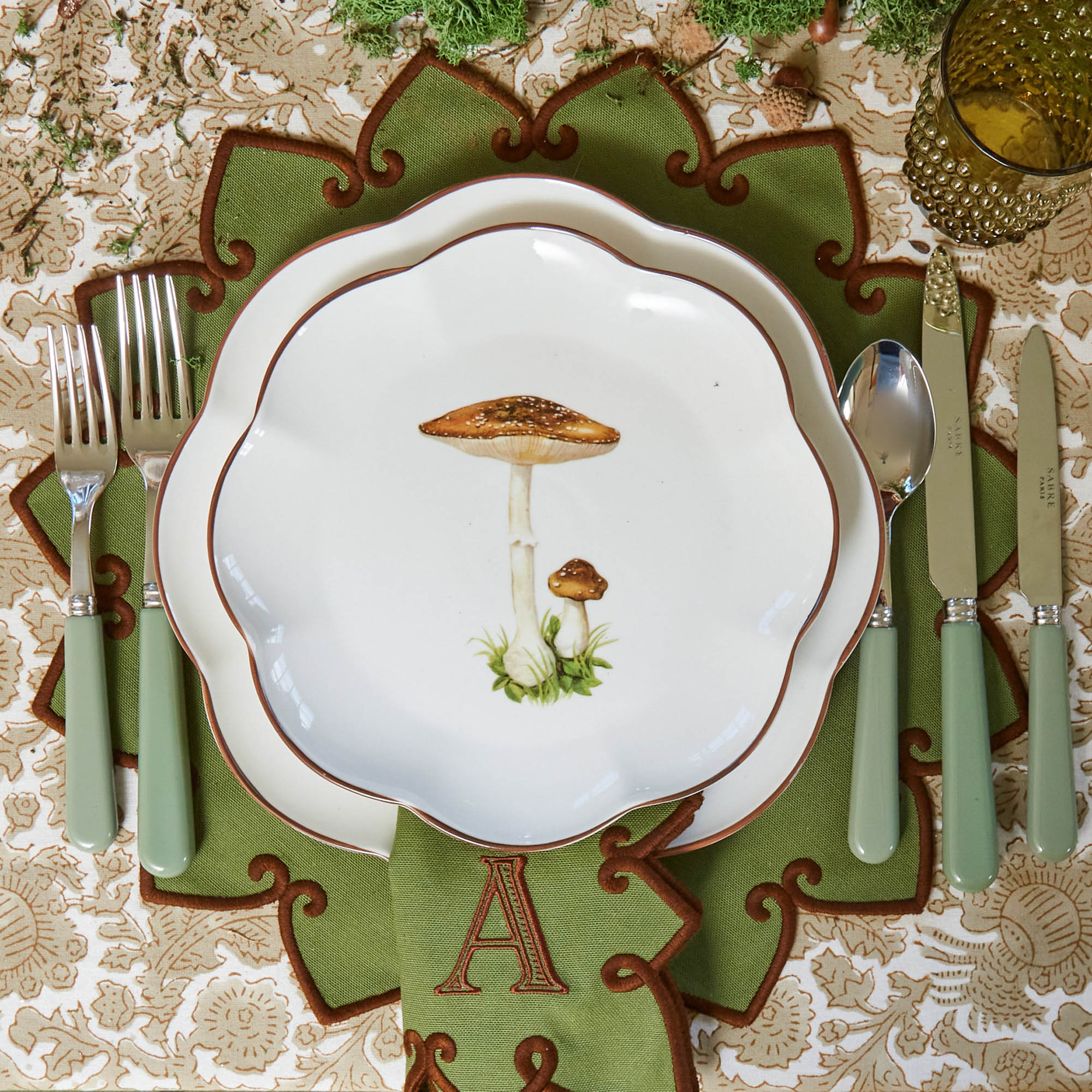 Scalloped Mushroom Starter Plate (Brown)