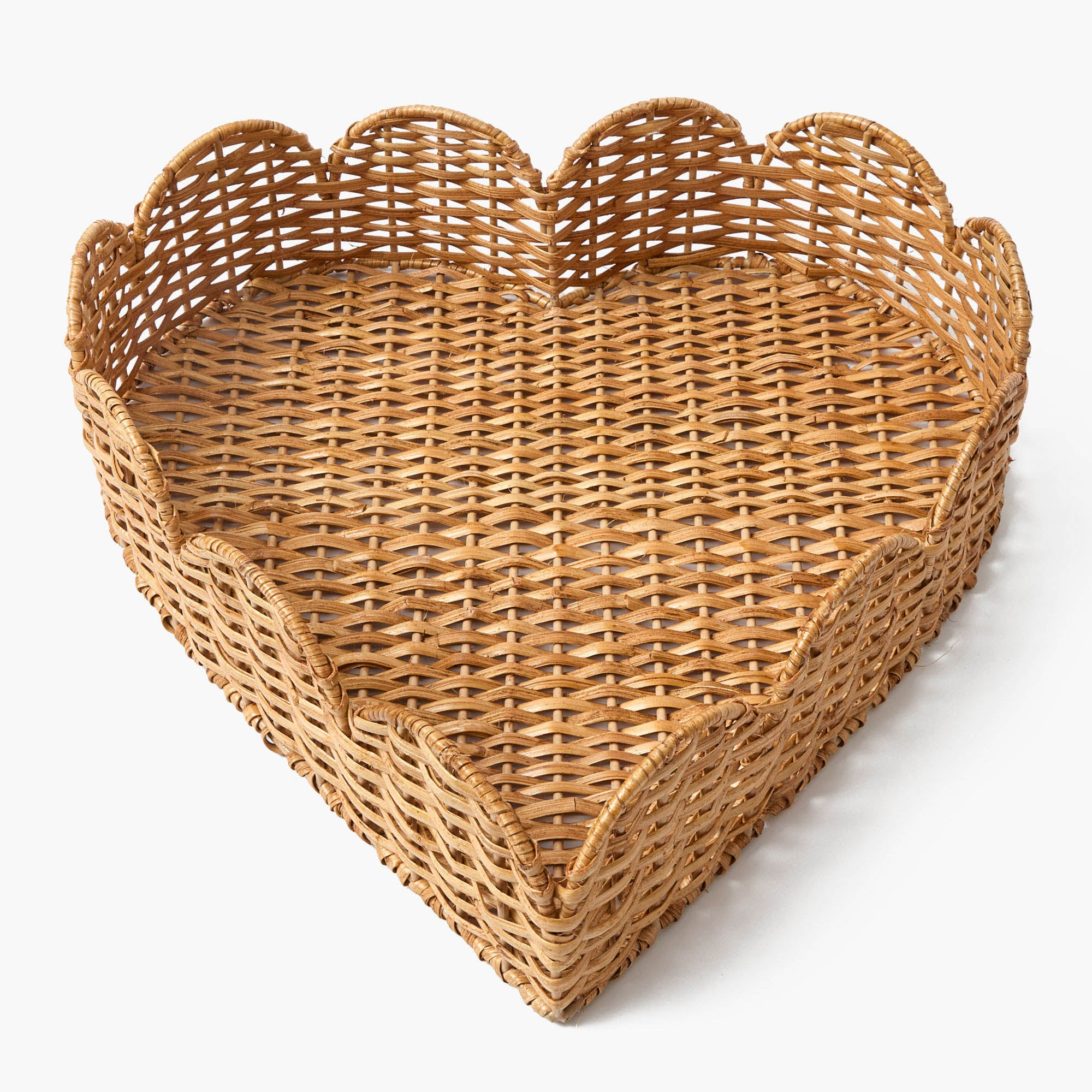 Scalloped Heart Rattan Tray