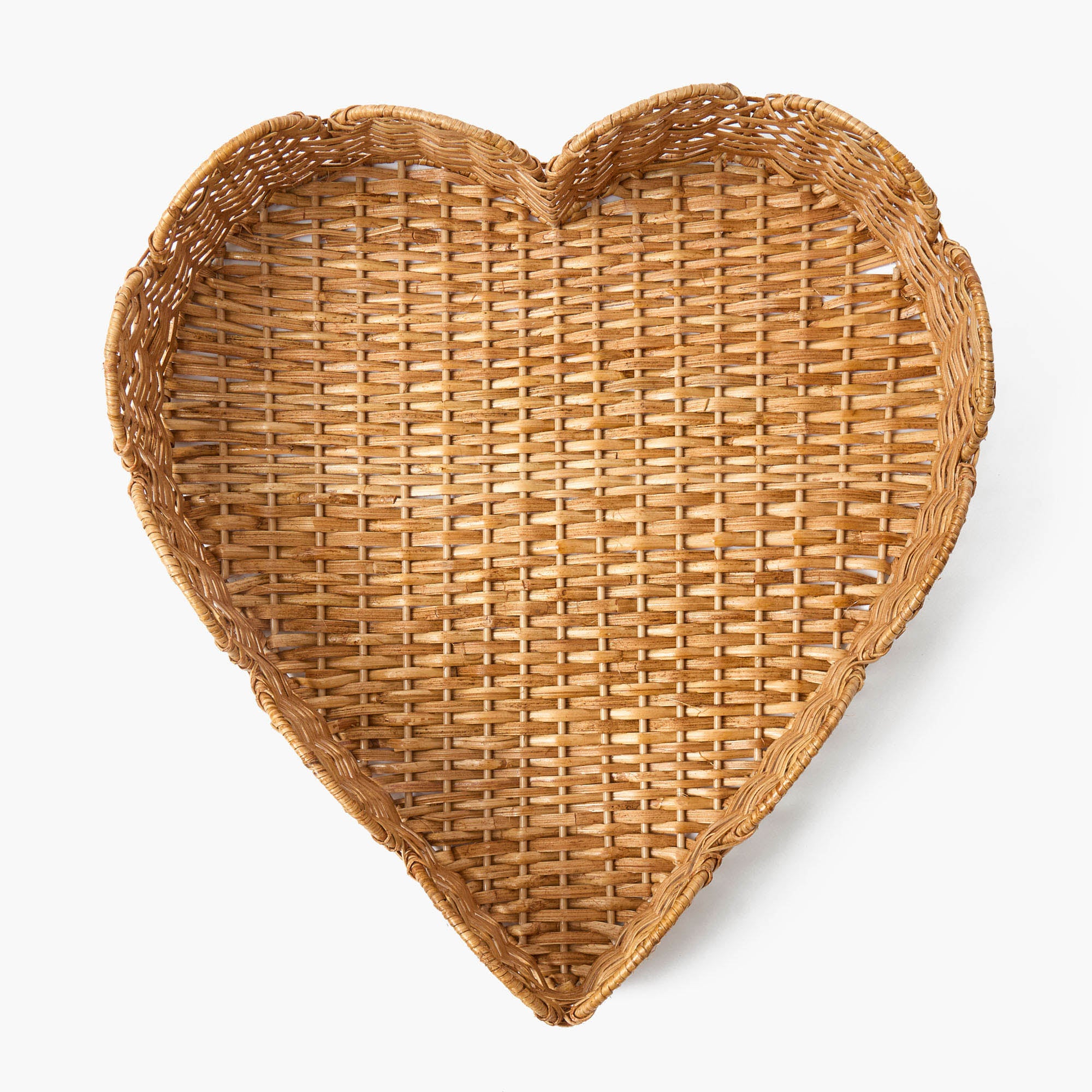 Scalloped Heart Rattan Tray