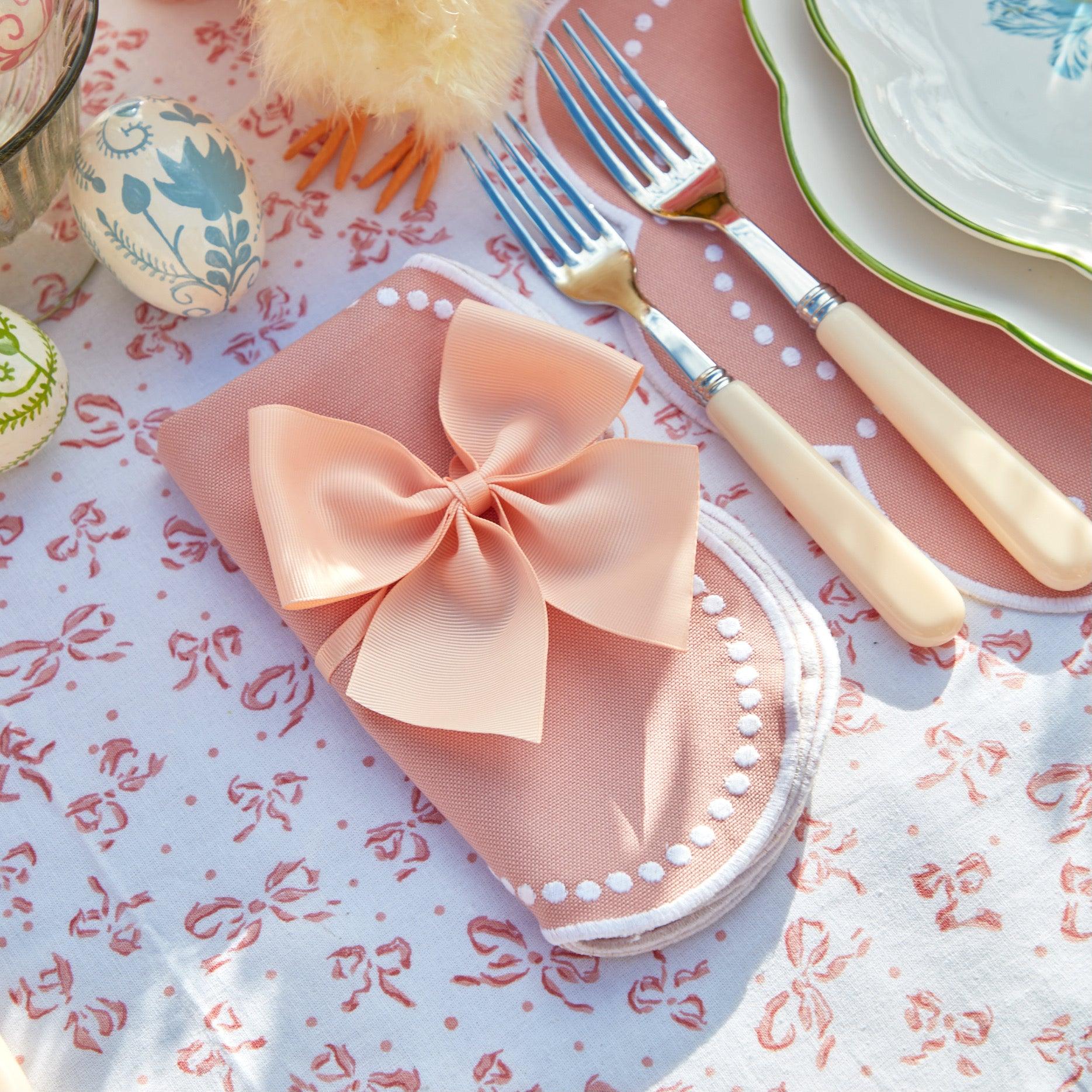 https://www.mrsalice.com/cdn/shop/files/florence-pink-napkins-set-of-4-mrs-alice-4_3038d029-245a-4a44-bfd5-28b90ba57baf.jpg?v=1689313010