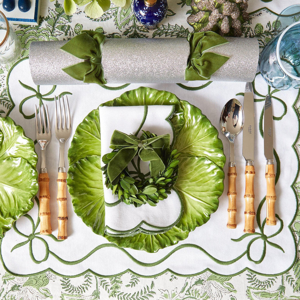 https://www.mrsalice.com/cdn/shop/files/green-embroidered-bow-napkins-set-of-4-mrs-alice-8_824ebe73-b85a-48b3-92f1-1d15d4f93702_1024x.jpg?v=1689276913