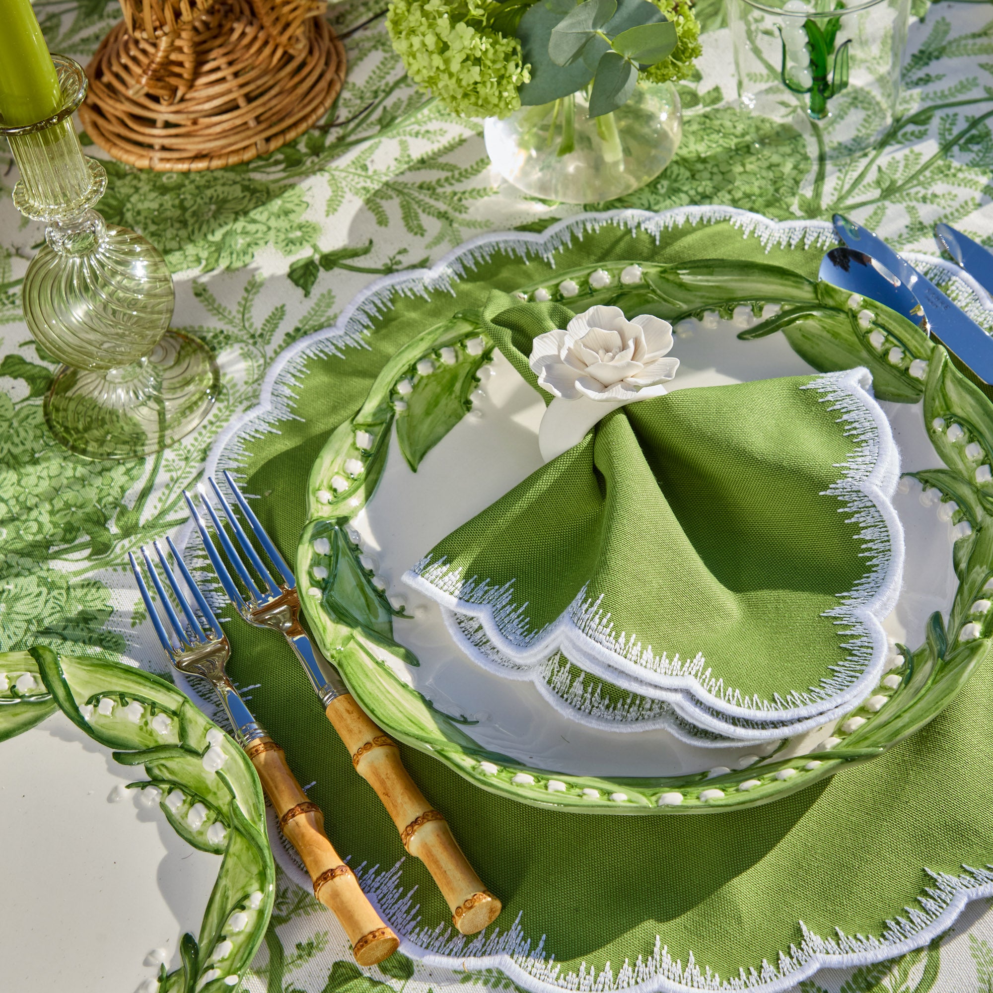 Apple Green Isabella Round Placemats & Napkins (Set of 4)