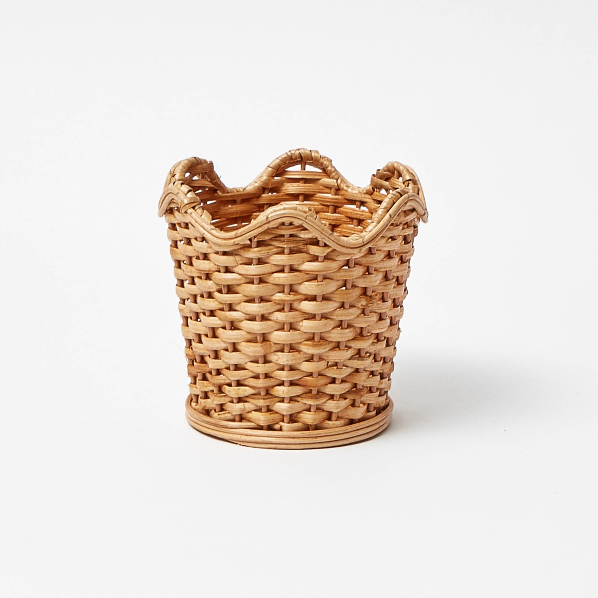 Scalloped Rattan Planter