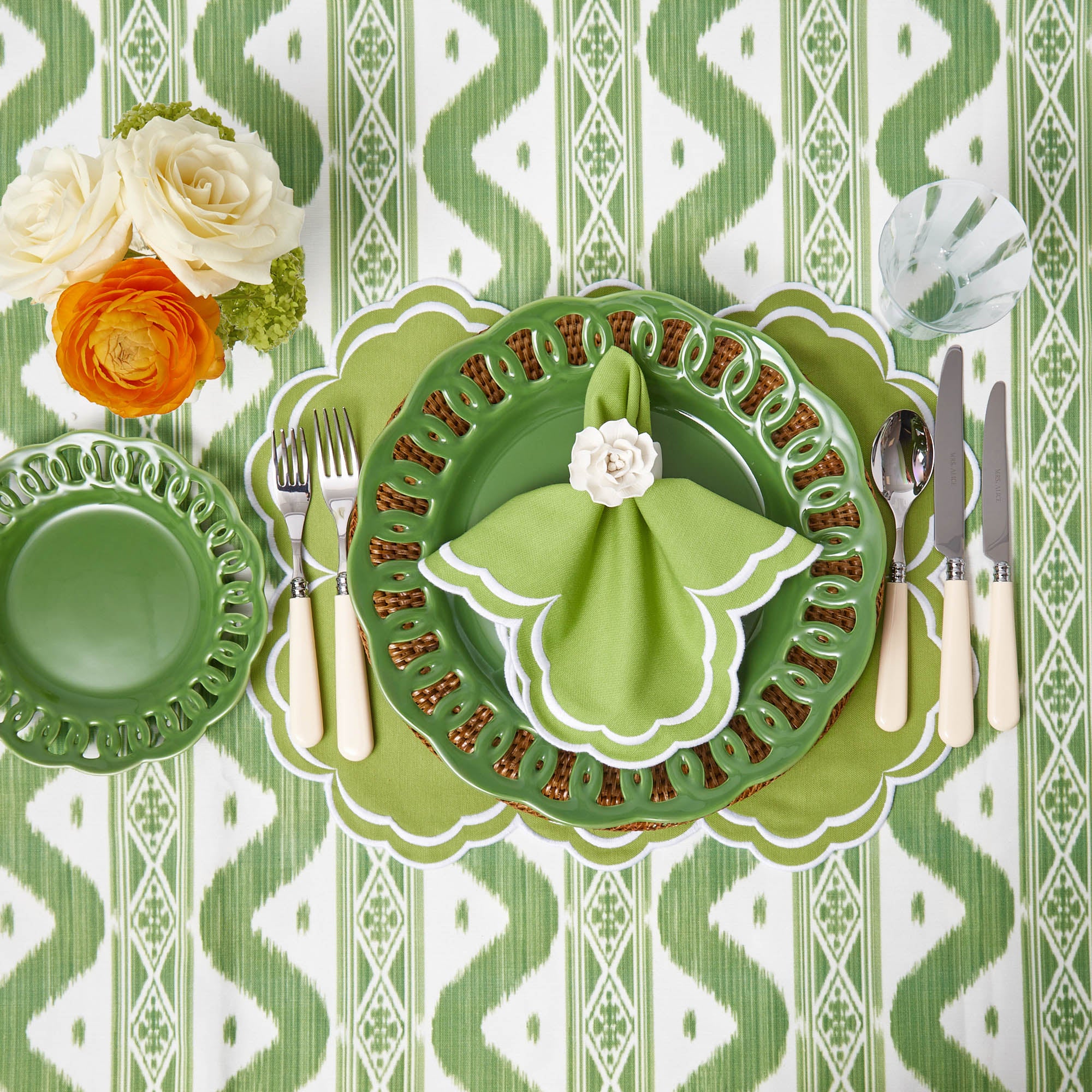 Serena Apple Green Scalloped Napkins (Set of 4)