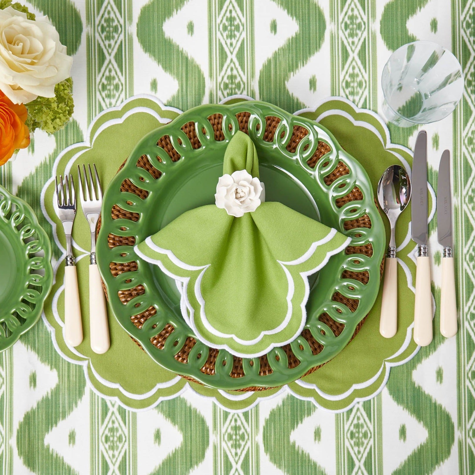 Serena Apple Green Scalloped Placemats & Napkins (Set of 4)