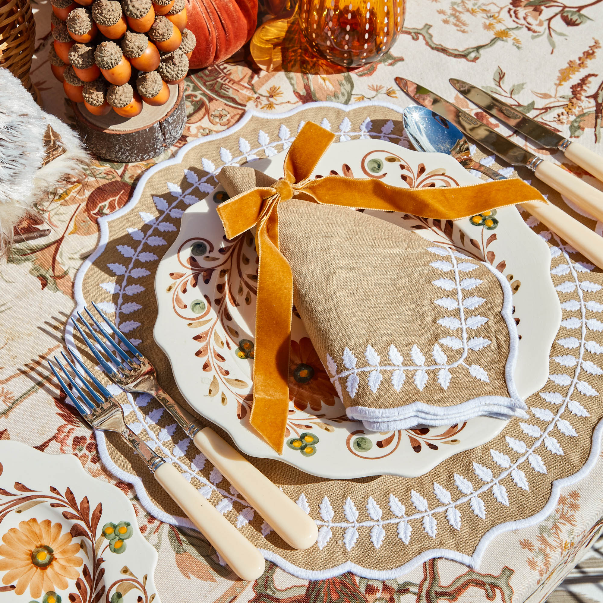 Natural Laurel Placemats & Napkins Set (Set of 4)