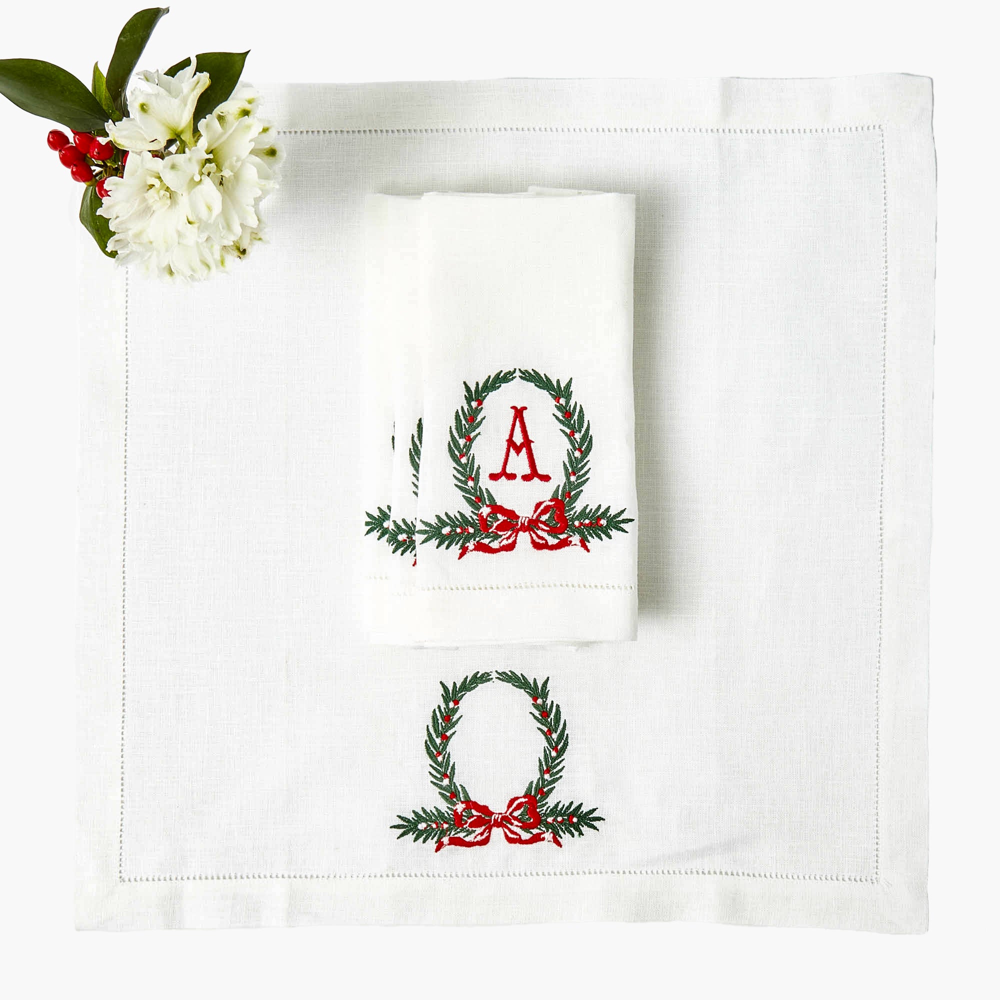 Red Bow Garland White Linen Napkins (Set of 4)