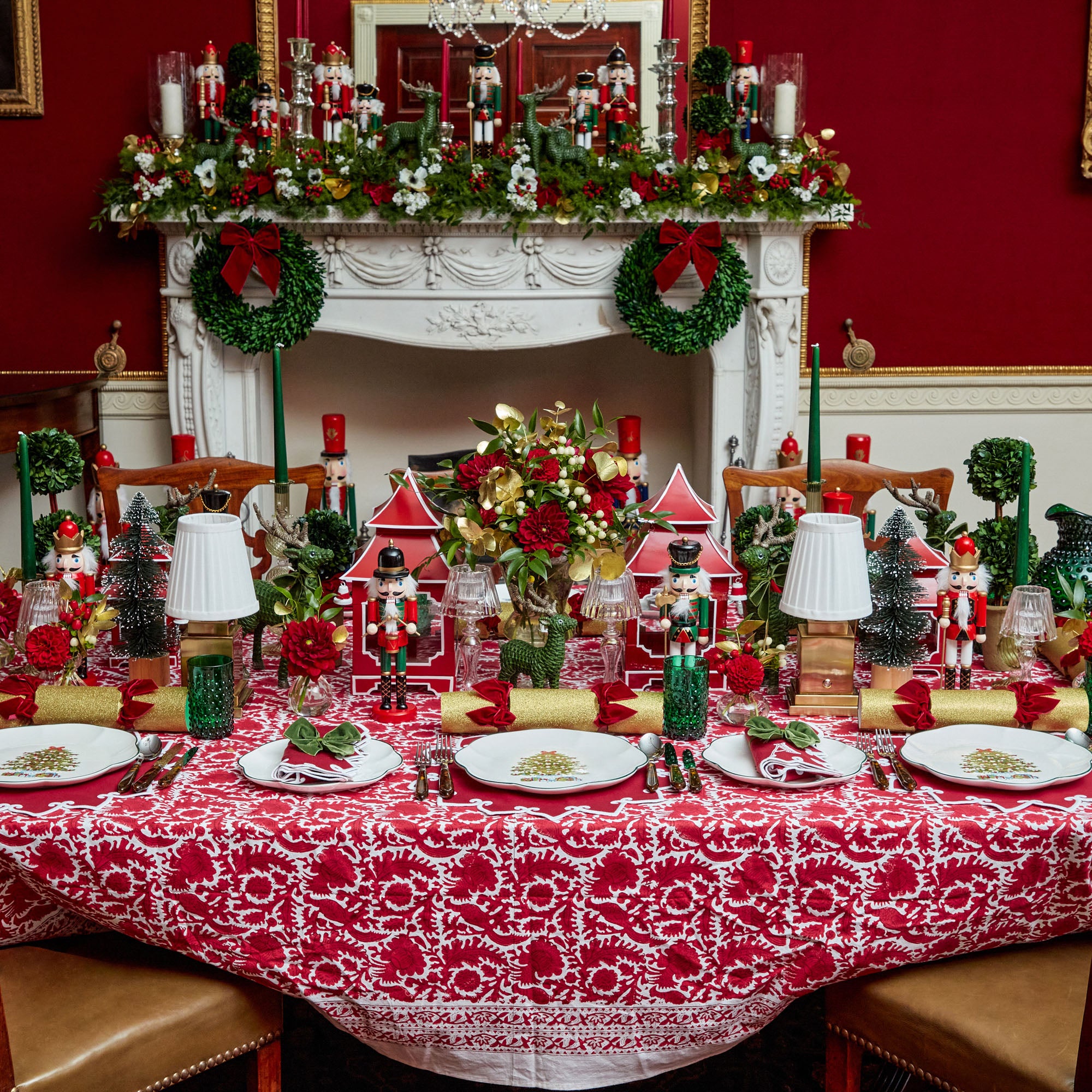 Elevate your Christmas decor with the sophisticated and festive beauty of our 12-Piece Emerald Green Hobnail Glasses & Jug Set - a simple yet stylish statement of seasonal sophistication.