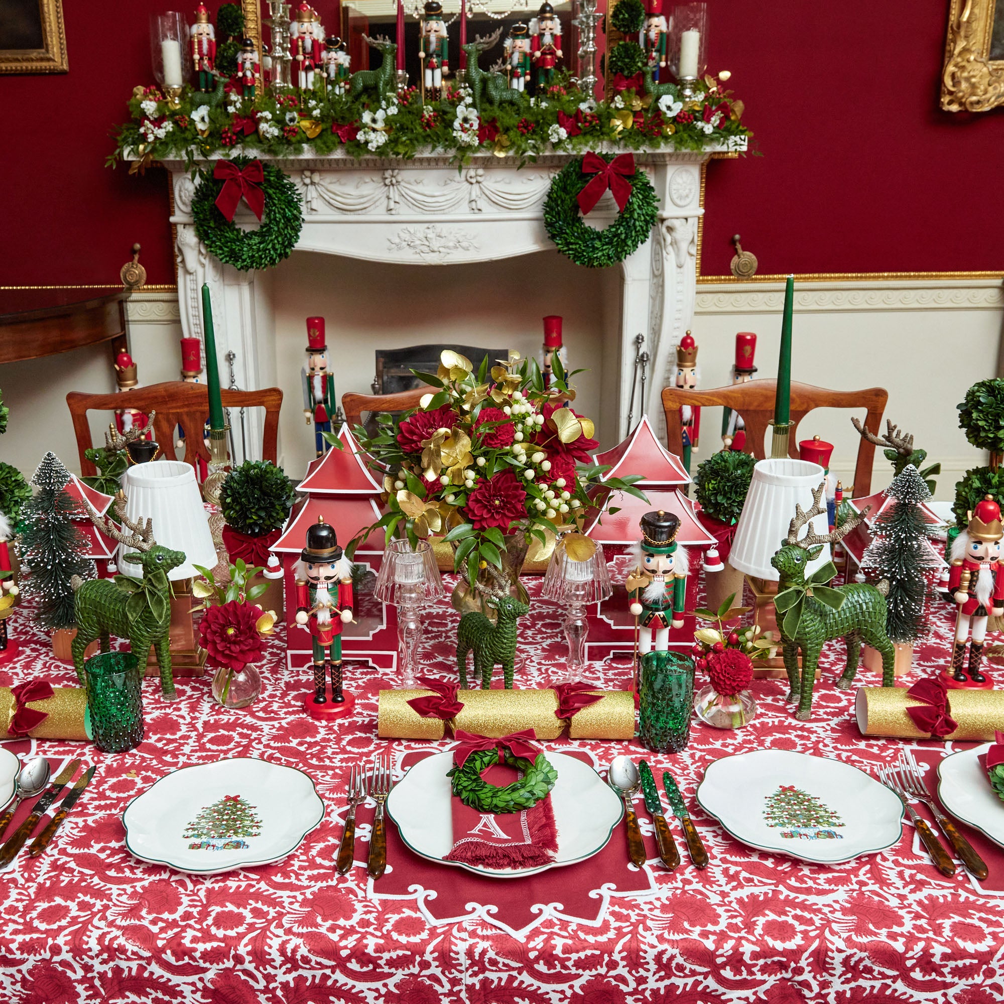 Start your timeless dining traditions with the Cranberry Pheasant Tablecloth, a sophisticated tablecloth that adds a touch of luxury to your gatherings.