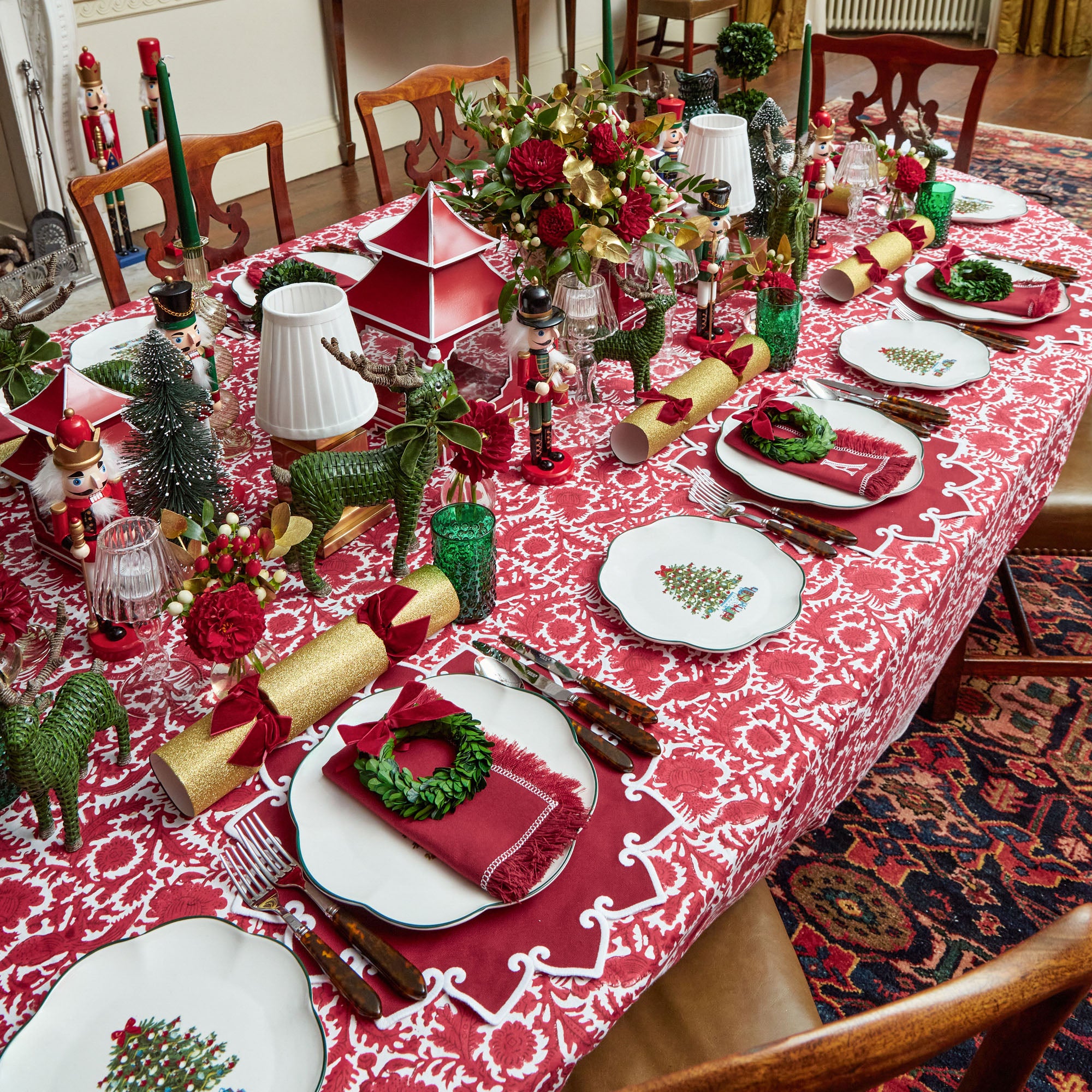 Create a cheerful Christmas ambiance with the 12-Piece Emerald Green Hobnail Glasses & Jug Set - the ideal choice for adding a touch of holiday charm to your celebrations.