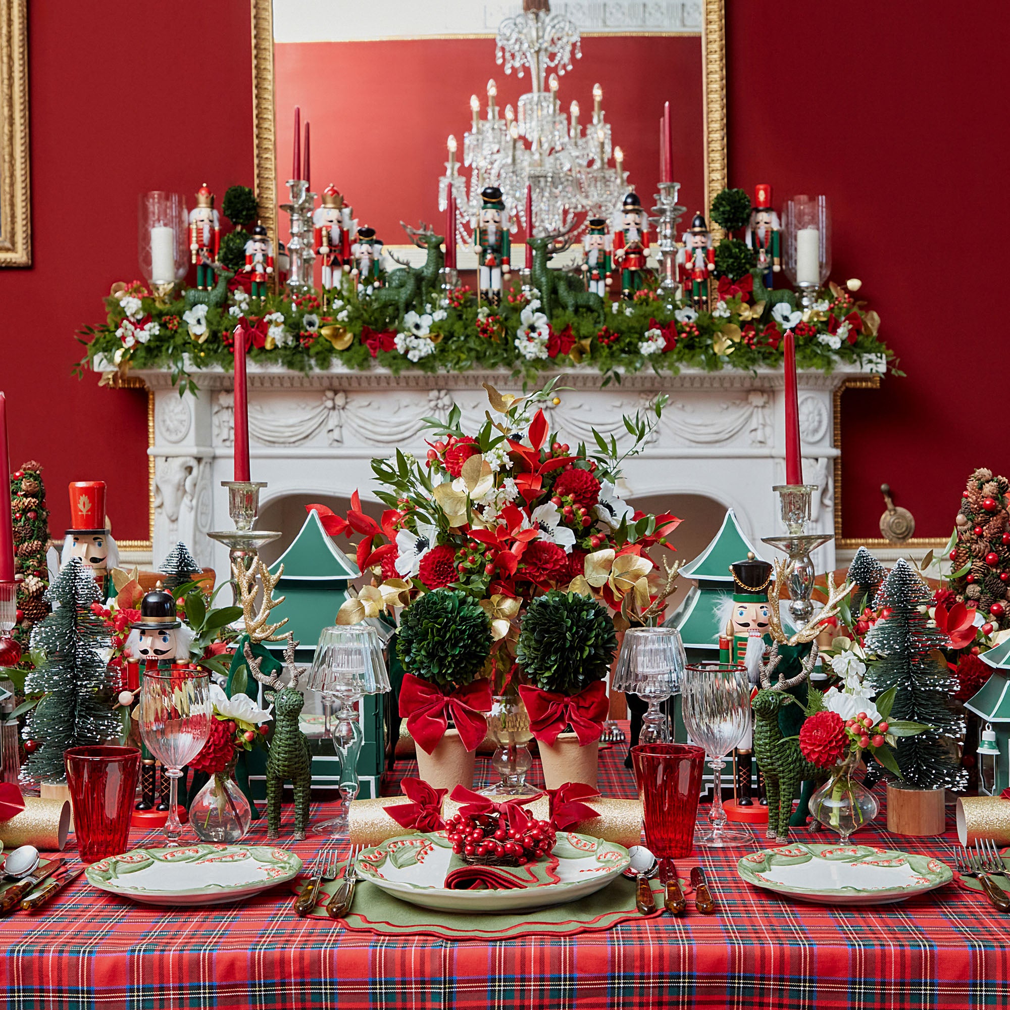 Easy Christmas Candle Displays to Make This Year