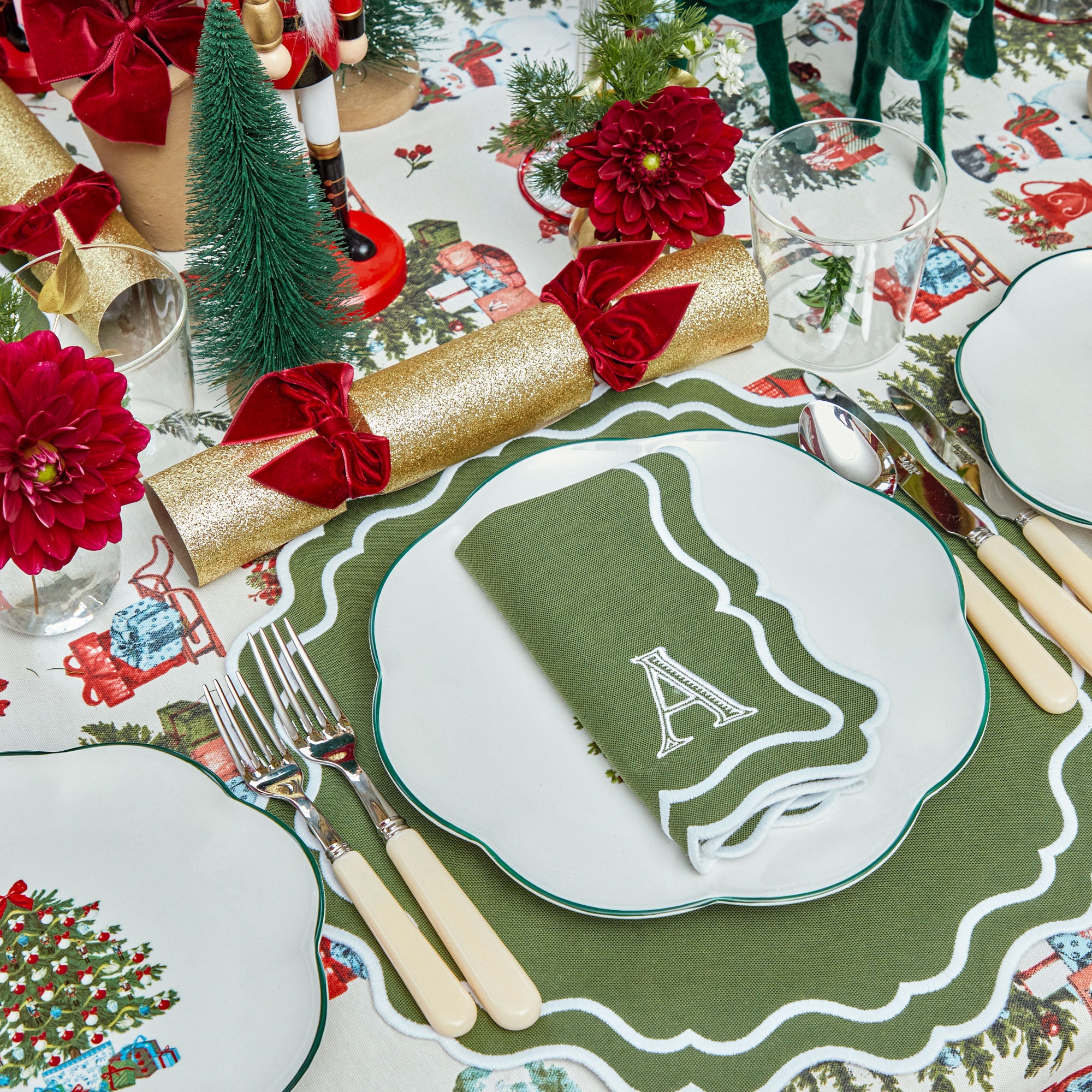 Enhance your everyday or special occasion dining with these beautifully crafted green napkins.