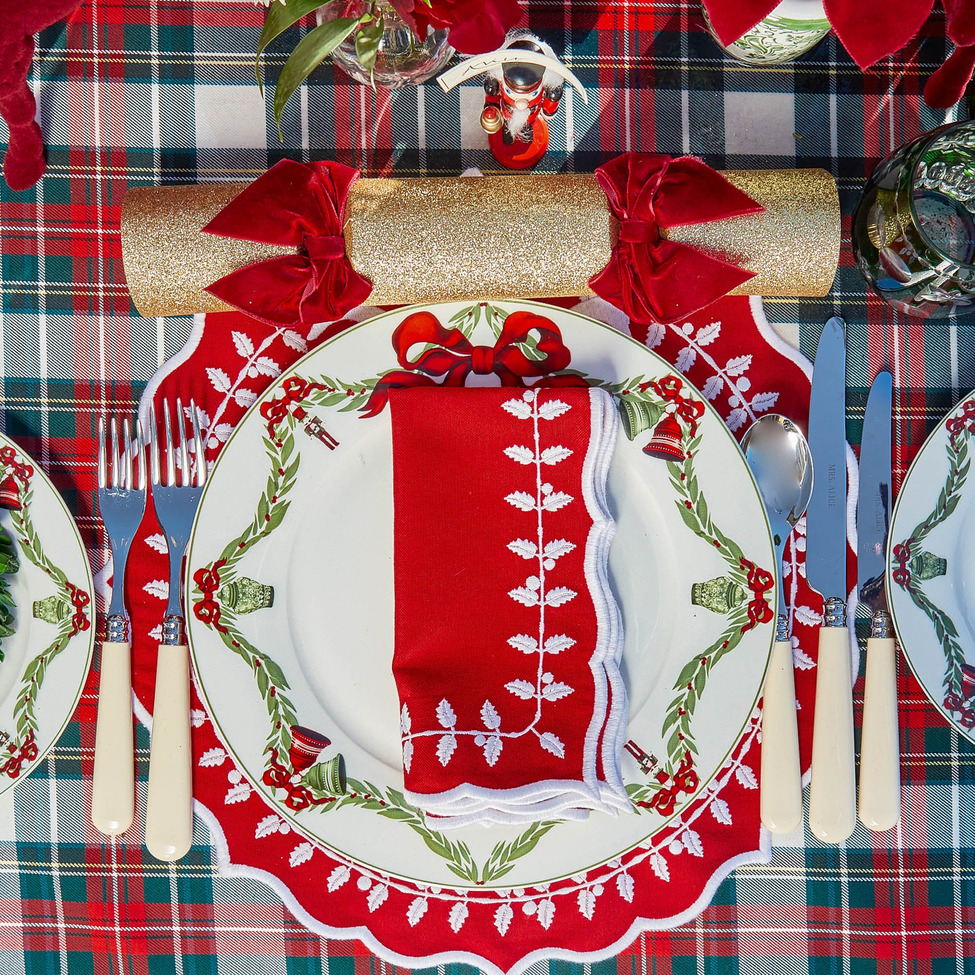 Red Bow Laurel Placemats & Napkins (Set of 4)