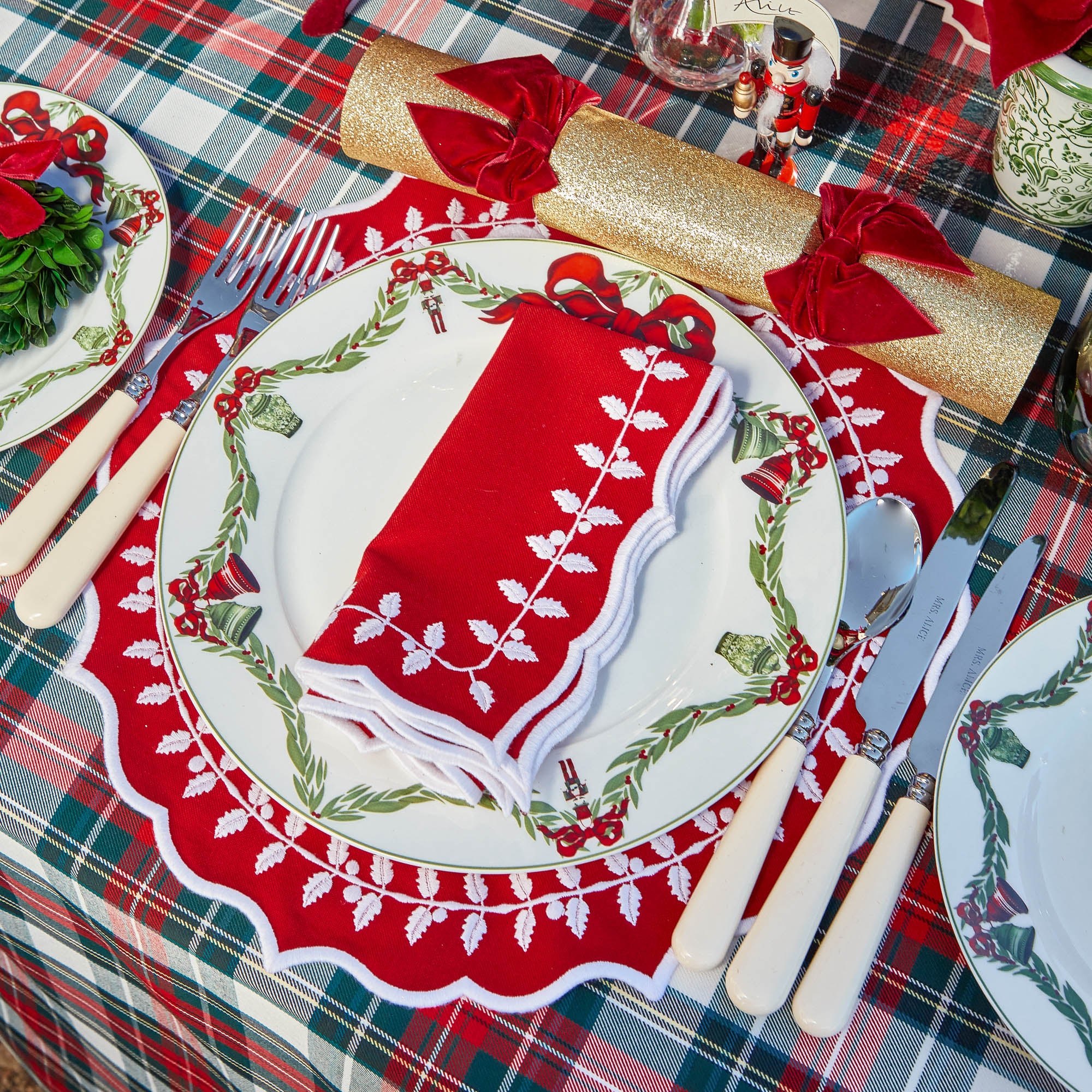 Red Bow Laurel Placemats & Napkins (Set of 4)