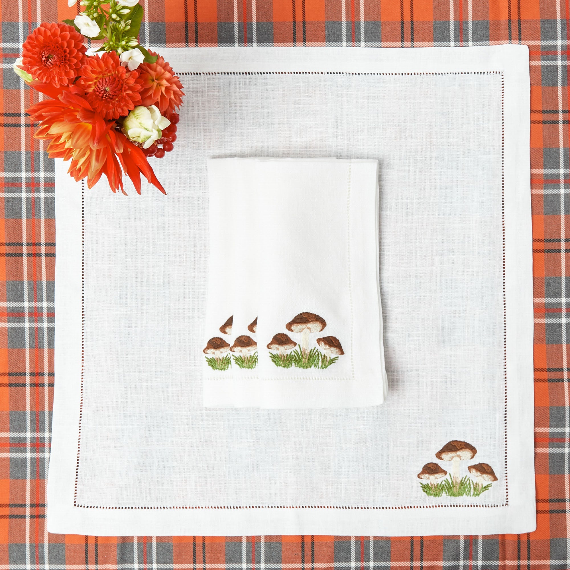 Set of 4 Mushroom White Linen Napkins: Timeless elegance.