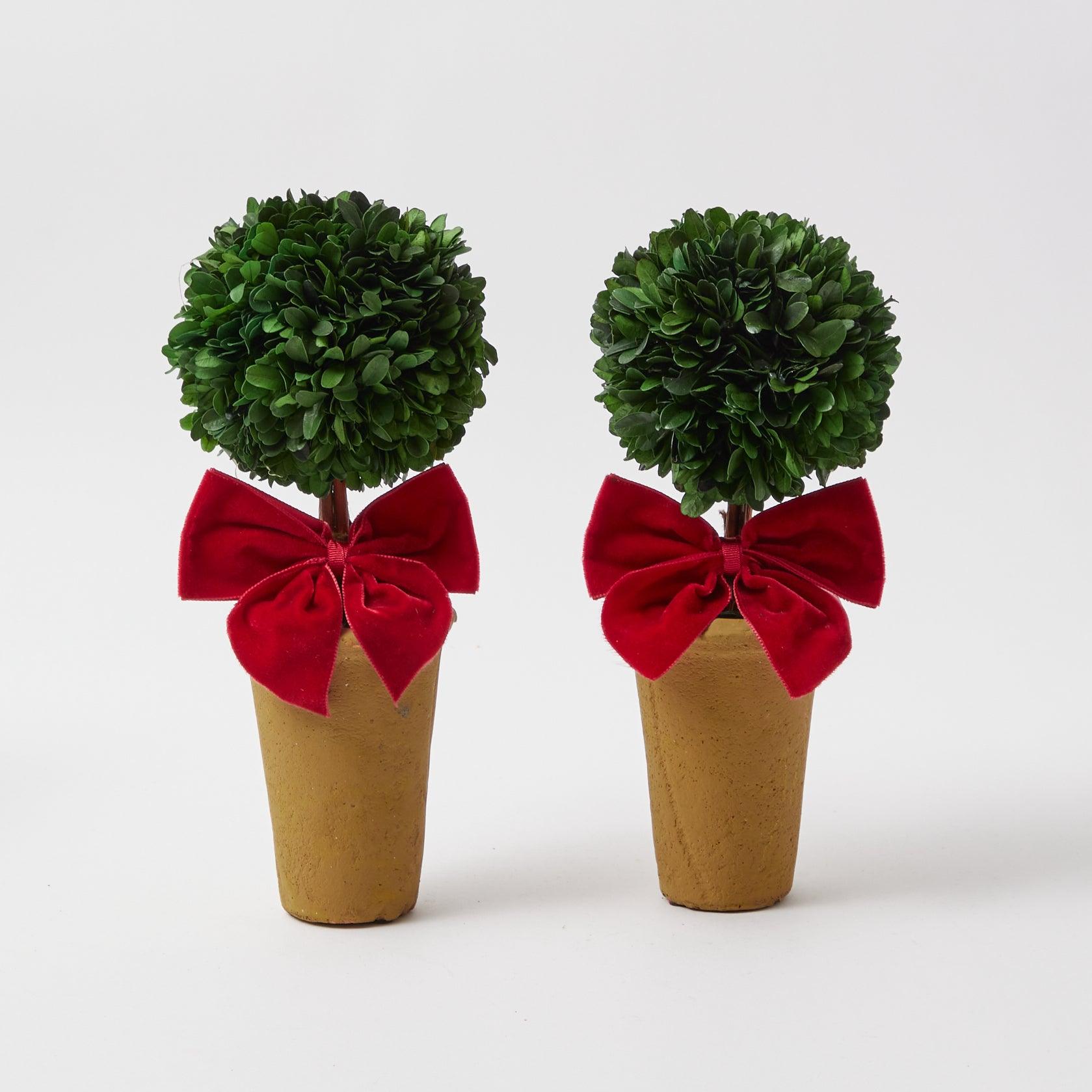 Enhance your dining room with our elegant Ruby Red Velvet Napkin Bows, adding a stylish twist to any occasion.