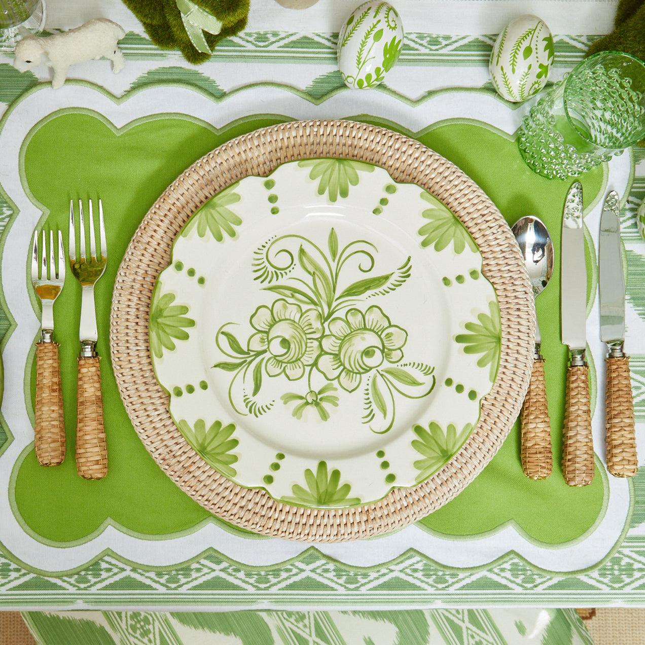 https://www.mrsalice.com/cdn/shop/files/serena-applique-green-placemats-and-napkins-set-of-4-mrs-alice-22_0fb68c45-12b4-4d45-94b0-2fd8d98567bc.jpg?v=1689284006