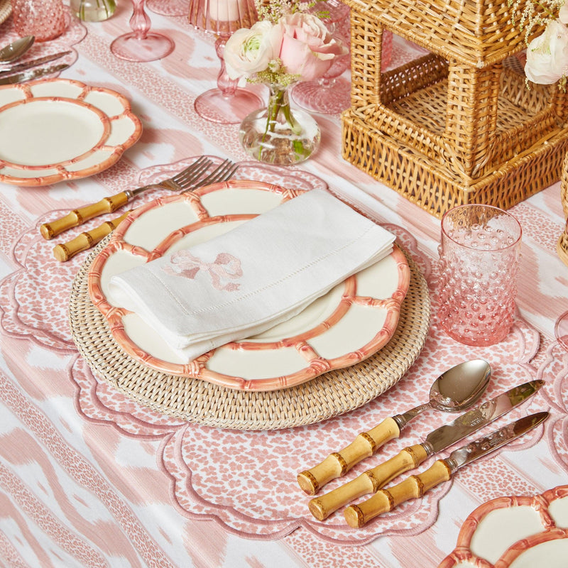 https://www.mrsalice.com/cdn/shop/files/serena-pink-leopard-placemats-set-of-4-mrs-alice-18_24617437-e69f-48b5-a71c-14c9b060dfcf_800x.jpg?v=1689343777