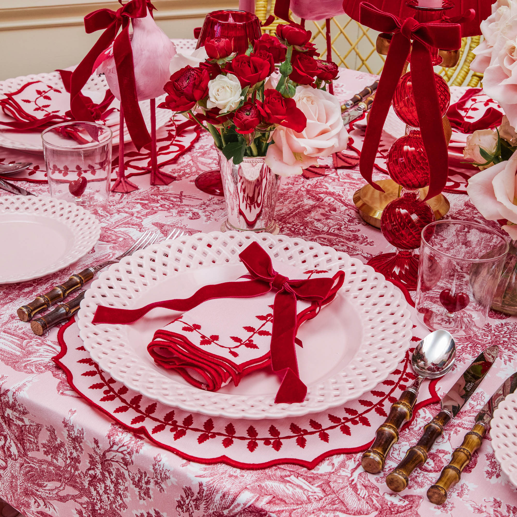 Pink & Red Bow Laurel Placemats & Napkins (Set of 4)