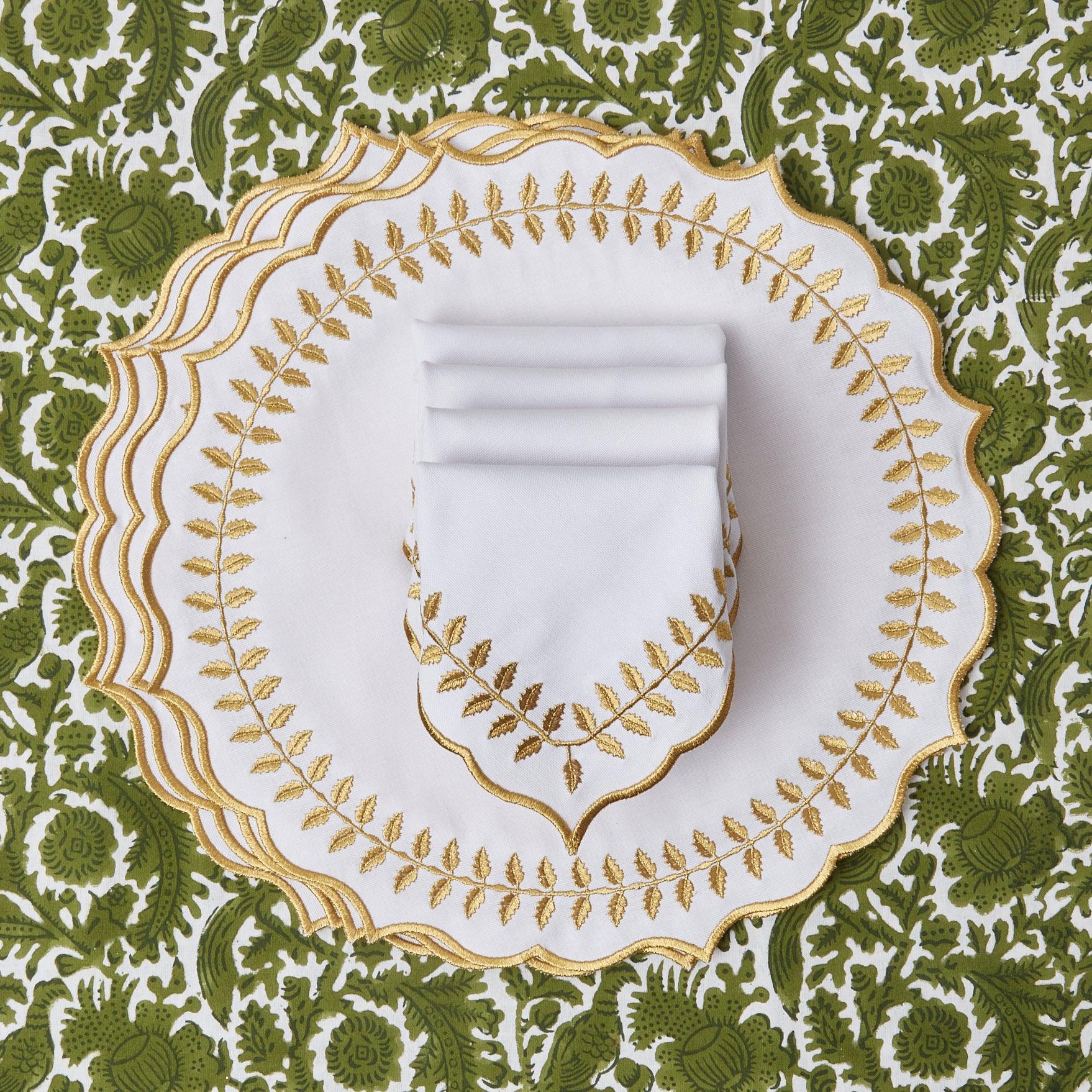 https://www.mrsalice.com/cdn/shop/files/white-and-gold-laurel-napkins-set-of-4-mrs-alice-8_8ea69ff6-9233-40cf-8d25-6be8dc827367.jpg?v=1698244576