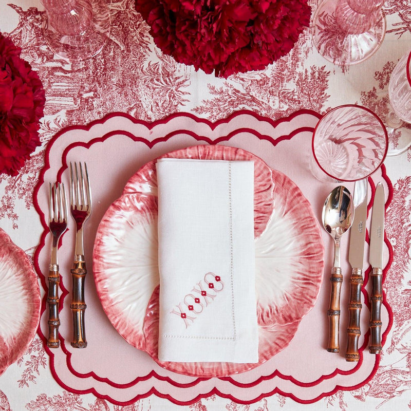 https://www.mrsalice.com/cdn/shop/files/white-linen-xoxo-napkins-set-of-4-mrs-alice-10_6228e565-755f-499d-8ce9-880415841c3e_800x.jpg?v=1691052167