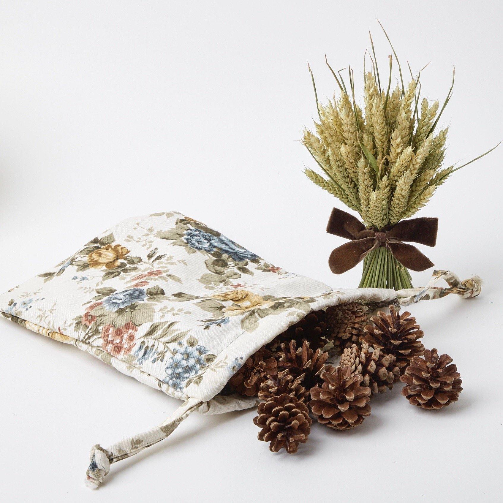 Mrs. Alice Decorative Pinecones & Pochette: A charming nature-inspired decor set.